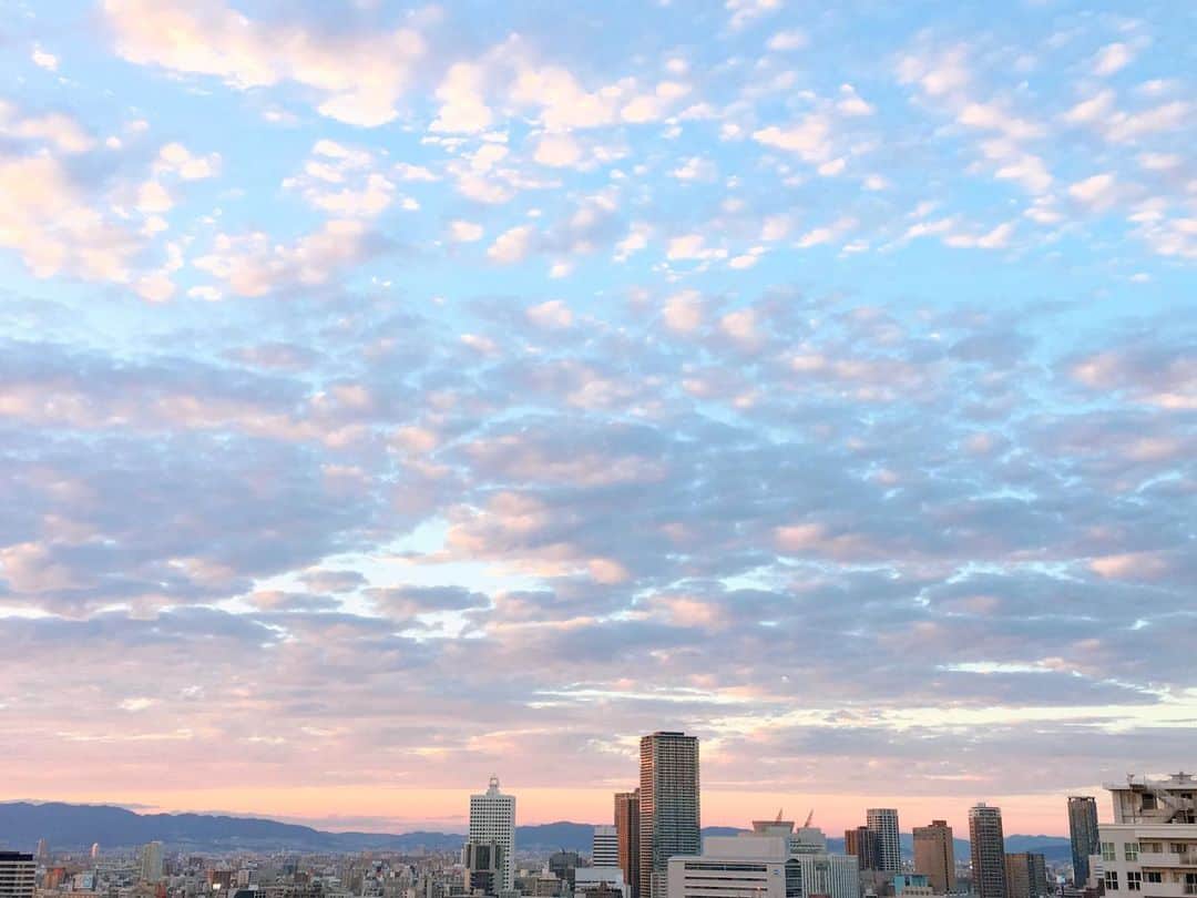Yuka Kaedeさんのインスタグラム写真 - (Yuka KaedeInstagram)「. . osaka, Japan  世界中どこにいても 自分が切り取る色は変わらない❤︎ . . . . #_asyuka_ #japanlife #japantrip #osaka #beautifuldestinations #beautifuljapan #skylovers #pastelsky #skyphotography #skyperfection #ig_skylovers #sunsetlovers #sunset_pics #nothingisordinary #tv_soft #tv_lifestyle #tv_sky #skypainters」8月4日 7時38分 - _asyuka_