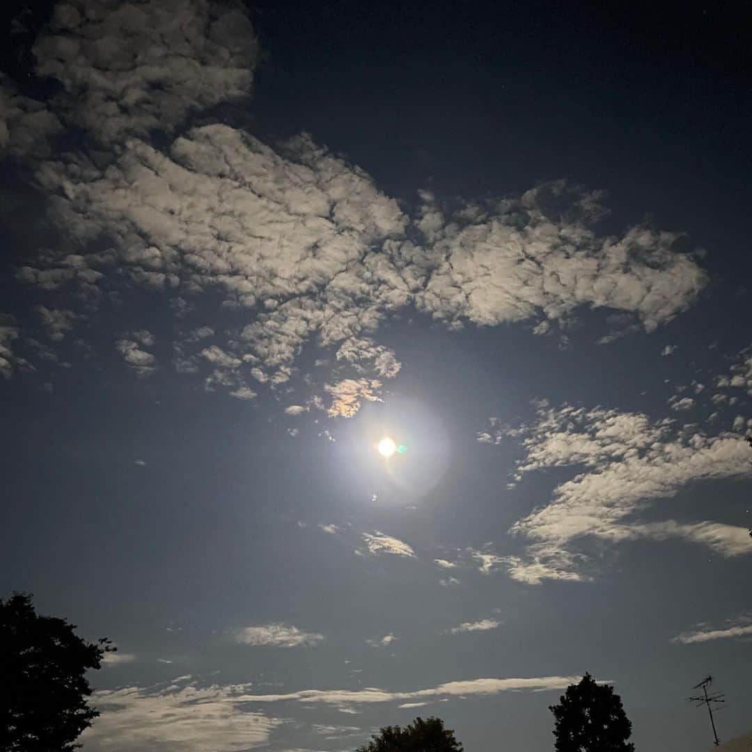 福西崇史さんのインスタグラム写真 - (福西崇史Instagram)「. 満月のスタージョンムーン🌕 . 明るく照らしてくれる✨ 少し見つめてたくなるんだよなぁ😁 . #満月 #昨日 #東京 #スタージョンムーン #８月は満月が２回あるらしい #感謝」8月3日 22時38分 - takashi_fukunishi