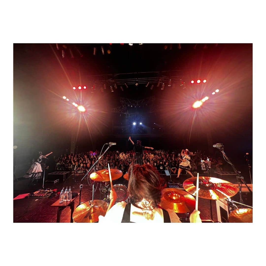 廣瀬茜さんのインスタグラム写真 - (廣瀬茜Instagram)「BAND-MAID 10TH ANNIVERSARY TOUR in JAPAN  2023.7.15@LIVE ROXY SHIZUOKA 2023.7.19@川崎CLUB CITTA'  静岡、熱気が凄すぎて完全にサウナ🧖‍♀️ 川崎では小鳩さんのおまじないタイムを乗っ取りました🫶(ごめんね)  7月の国内ツアー、みんなから笑顔と元気をたくさんもらいました！ありがとう！  8月の北米ツアーも楽しむぞ🔥  #bandmaia」8月3日 22時41分 - akane_bandmaid