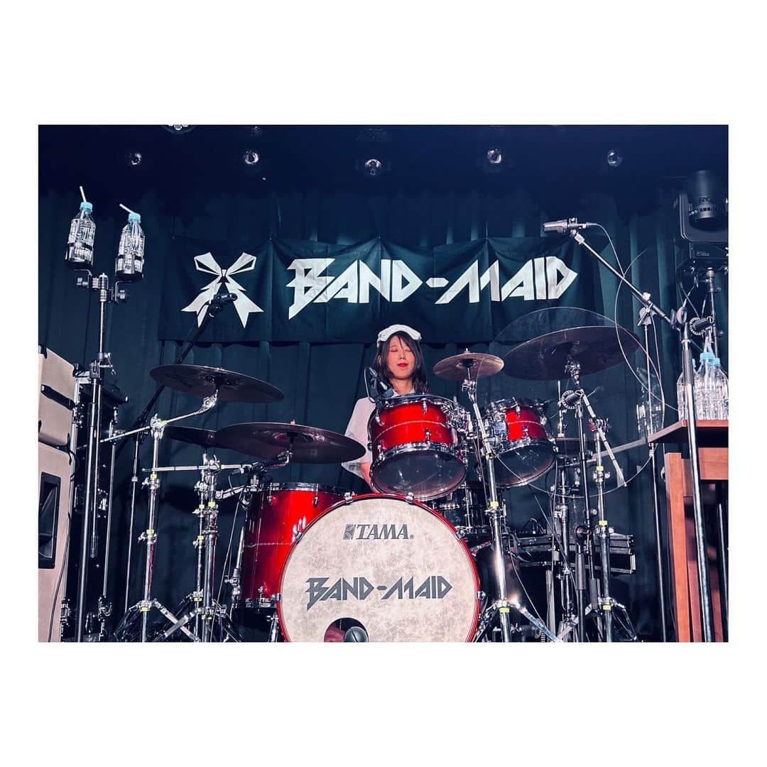 廣瀬茜さんのインスタグラム写真 - (廣瀬茜Instagram)「BAND-MAID 10TH ANNIVERSARY TOUR in JAPAN  2023.7.15@LIVE ROXY SHIZUOKA 2023.7.19@川崎CLUB CITTA'  静岡、熱気が凄すぎて完全にサウナ🧖‍♀️ 川崎では小鳩さんのおまじないタイムを乗っ取りました🫶(ごめんね)  7月の国内ツアー、みんなから笑顔と元気をたくさんもらいました！ありがとう！  8月の北米ツアーも楽しむぞ🔥  #bandmaia」8月3日 22時41分 - akane_bandmaid