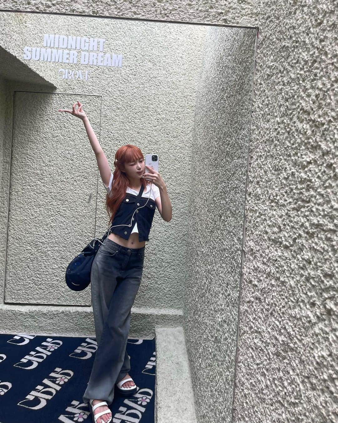 ももなのインスタグラム：「super shyです」