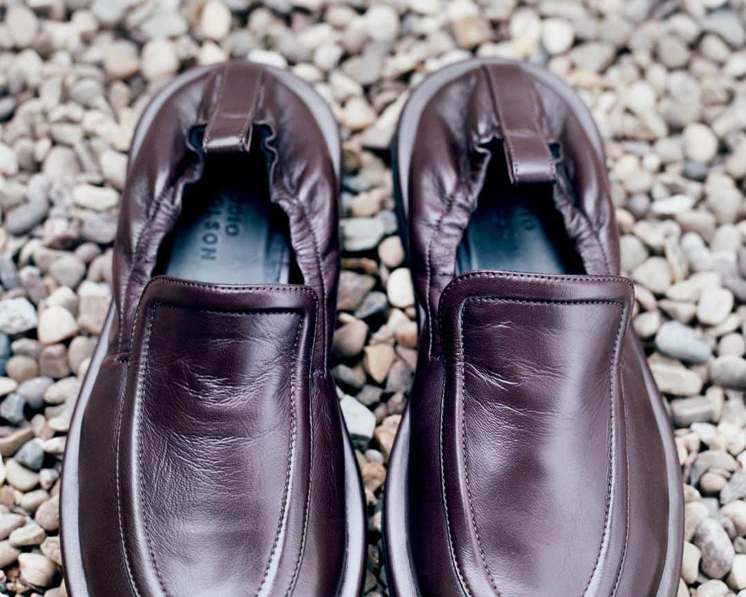スタジオ ニコルソンのインスタグラム：「The Donovan loafer in Oxblood | New to our seasonal footwear collection | #studionicholson」