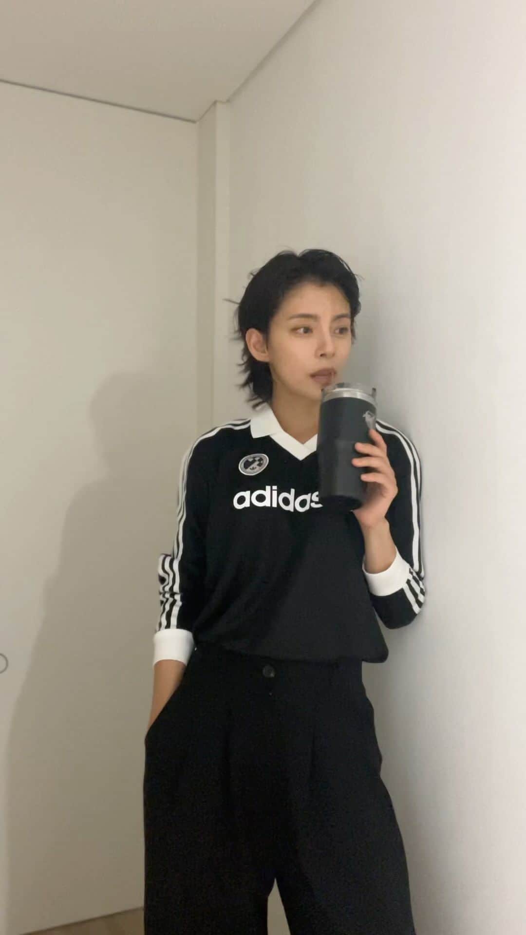 チョン・ヘインのインスタグラム：「🖤🤍」