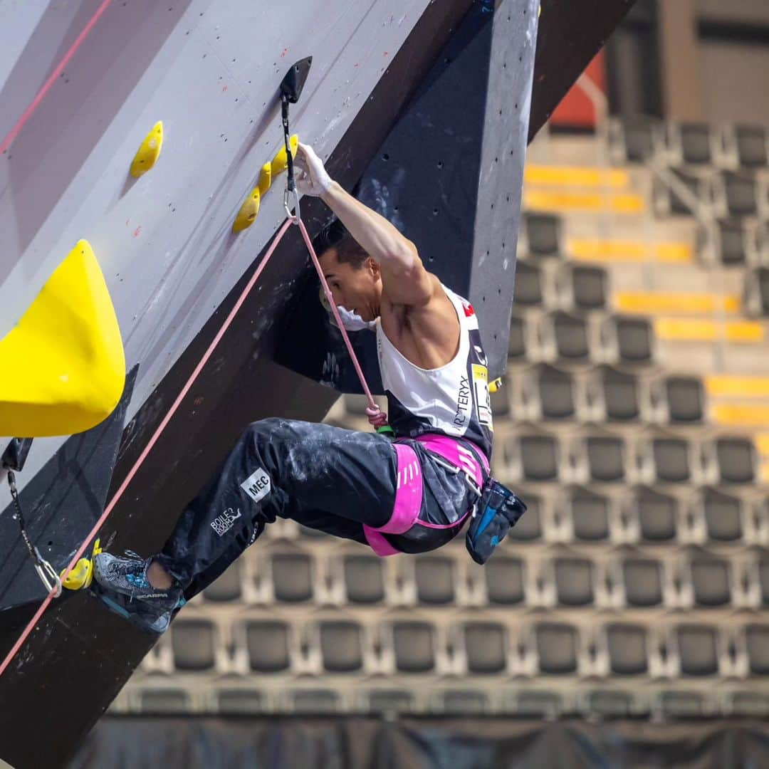 シーン・マコールさんのインスタグラム写真 - (シーン・マコールInstagram)「What a day here at the World Championships! Thus lead event marks 199 World Cup or World Championships (counting for all disciplines as well). I climbed great, I have had great recovery since the season started and I'm finally starting to feel my real strength and form return. 🔋 ⠀⠀⠀⠀⠀⠀⠀⠀⠀ It's also great to be around the community and so many of my friends who have always been there throughout the season. I feel peoples genuine support when they're talking to me, and I love being back in the game! 🎲 ⠀⠀⠀⠀⠀⠀⠀⠀⠀ The road is still long. Semi finals in a couple of days, and we'll see where it goes from there. Of course behind this competition my focus will switch to Pan American Games, and the eventual Olympic Qualifying Series! Before that, at least one more route 😉 ⠀⠀⠀⠀⠀⠀⠀⠀⠀ 📸 by @vladek_zumr | @janvirtphotography | @lenadrapella  ⠀⠀⠀⠀⠀⠀⠀⠀⠀ ⠀⠀⠀⠀⠀⠀⠀⠀⠀ ⠀⠀⠀⠀⠀⠀⠀⠀⠀ ⠀⠀⠀⠀⠀⠀⠀⠀⠀ ⠀⠀⠀⠀⠀⠀⠀⠀⠀ ⠀⠀⠀⠀⠀⠀⠀⠀⠀ ⠀⠀⠀⠀⠀⠀⠀⠀⠀ @scarpana | @boilerroomclimbing | @mec | @flashedclimbing | @team_edelrid  #climbing #train #canada #athlete #sports #power #fitness #work #workhard #workout #strength #ninja #gym #fun #climbing_photos_of_instagram #business #challenge #berntoclimb #worldchampionship」8月3日 22時47分 - mccollsean