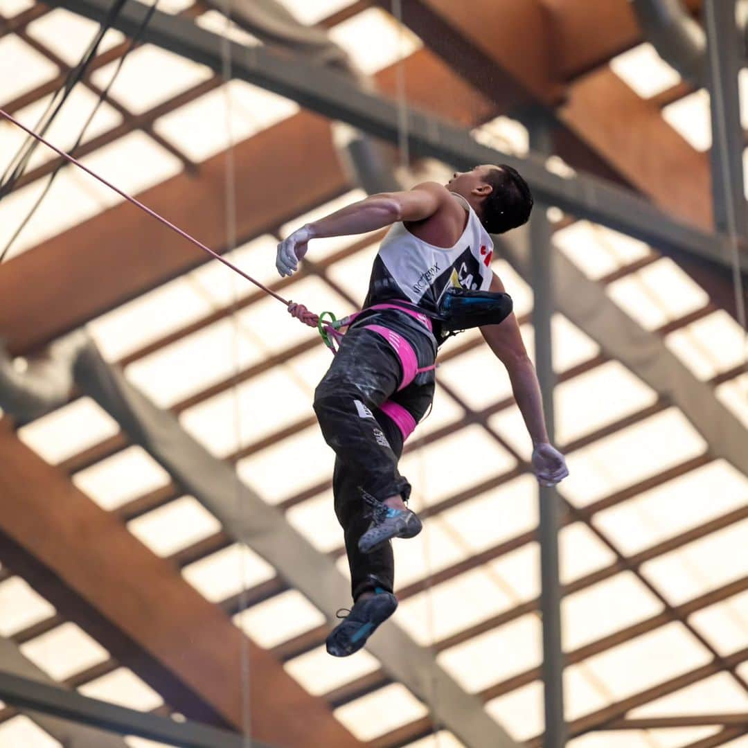 シーン・マコールさんのインスタグラム写真 - (シーン・マコールInstagram)「What a day here at the World Championships! Thus lead event marks 199 World Cup or World Championships (counting for all disciplines as well). I climbed great, I have had great recovery since the season started and I'm finally starting to feel my real strength and form return. 🔋 ⠀⠀⠀⠀⠀⠀⠀⠀⠀ It's also great to be around the community and so many of my friends who have always been there throughout the season. I feel peoples genuine support when they're talking to me, and I love being back in the game! 🎲 ⠀⠀⠀⠀⠀⠀⠀⠀⠀ The road is still long. Semi finals in a couple of days, and we'll see where it goes from there. Of course behind this competition my focus will switch to Pan American Games, and the eventual Olympic Qualifying Series! Before that, at least one more route 😉 ⠀⠀⠀⠀⠀⠀⠀⠀⠀ 📸 by @vladek_zumr | @janvirtphotography | @lenadrapella  ⠀⠀⠀⠀⠀⠀⠀⠀⠀ ⠀⠀⠀⠀⠀⠀⠀⠀⠀ ⠀⠀⠀⠀⠀⠀⠀⠀⠀ ⠀⠀⠀⠀⠀⠀⠀⠀⠀ ⠀⠀⠀⠀⠀⠀⠀⠀⠀ ⠀⠀⠀⠀⠀⠀⠀⠀⠀ ⠀⠀⠀⠀⠀⠀⠀⠀⠀ @scarpana | @boilerroomclimbing | @mec | @flashedclimbing | @team_edelrid  #climbing #train #canada #athlete #sports #power #fitness #work #workhard #workout #strength #ninja #gym #fun #climbing_photos_of_instagram #business #challenge #berntoclimb #worldchampionship」8月3日 22時47分 - mccollsean