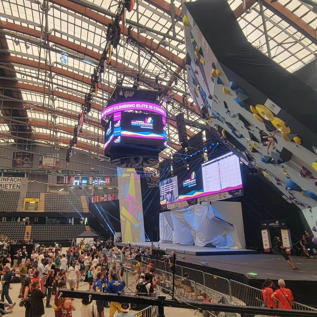 シーン・マコールさんのインスタグラム写真 - (シーン・マコールInstagram)「What a day here at the World Championships! Thus lead event marks 199 World Cup or World Championships (counting for all disciplines as well). I climbed great, I have had great recovery since the season started and I'm finally starting to feel my real strength and form return. 🔋 ⠀⠀⠀⠀⠀⠀⠀⠀⠀ It's also great to be around the community and so many of my friends who have always been there throughout the season. I feel peoples genuine support when they're talking to me, and I love being back in the game! 🎲 ⠀⠀⠀⠀⠀⠀⠀⠀⠀ The road is still long. Semi finals in a couple of days, and we'll see where it goes from there. Of course behind this competition my focus will switch to Pan American Games, and the eventual Olympic Qualifying Series! Before that, at least one more route 😉 ⠀⠀⠀⠀⠀⠀⠀⠀⠀ 📸 by @vladek_zumr | @janvirtphotography | @lenadrapella  ⠀⠀⠀⠀⠀⠀⠀⠀⠀ ⠀⠀⠀⠀⠀⠀⠀⠀⠀ ⠀⠀⠀⠀⠀⠀⠀⠀⠀ ⠀⠀⠀⠀⠀⠀⠀⠀⠀ ⠀⠀⠀⠀⠀⠀⠀⠀⠀ ⠀⠀⠀⠀⠀⠀⠀⠀⠀ ⠀⠀⠀⠀⠀⠀⠀⠀⠀ @scarpana | @boilerroomclimbing | @mec | @flashedclimbing | @team_edelrid  #climbing #train #canada #athlete #sports #power #fitness #work #workhard #workout #strength #ninja #gym #fun #climbing_photos_of_instagram #business #challenge #berntoclimb #worldchampionship」8月3日 22時47分 - mccollsean