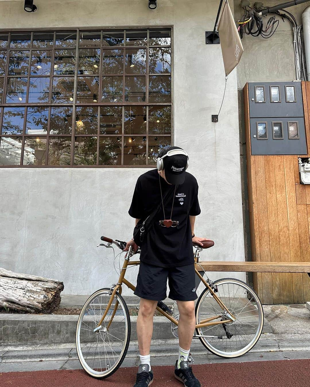 あべじゅんやさんのインスタグラム写真 - (あべじゅんやInstagram)「_ 自転車納車されました🚲 これから色んな場所 （特にカフェ）はこの子と 巡ります！☺︎☺︎  自転車乗ってる友達は ぜひ一緒にいきましょ🫶🫶  色をグリーンとこっちで まよったけどこっちでよかった！ 人と被らないのが最高！  セットアップは kaoyorinakami!!  #tokyobike#kaoyorinakami #カオヨリナカミ#adidas#中目黒カフェ」8月3日 23時02分 - byun.a