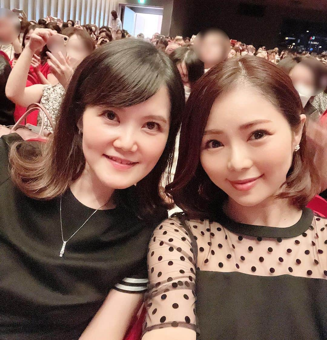 近藤英恵さんのインスタグラム写真 - (近藤英恵Instagram)「「1789 －バスティーユの恋人たち－」観劇✨✨✨  なんてなんて素晴らしいんでしょう。 観劇後は胸がいっぱい🥺  初演もご一緒したゆかちゃんと 久しぶりに観劇できて嬉しかった✨  有難いお声掛けを頂いて 急遽観られることになったチケット。 ありがとうございました✨  #1789#1789バスティーユの恋人たち#星組公演#チケット難#大輝真琴さん#随所でご活躍#上級生のお芝居#👏#星組といえば#トップスター様のスキルが超絶#どえらいもんを観た#感無量#その後お友達と行ったバーで#🥃#ピッタリな銘柄発見#👀#はなちゃんの観劇日記」8月3日 23時02分 - hanachan93