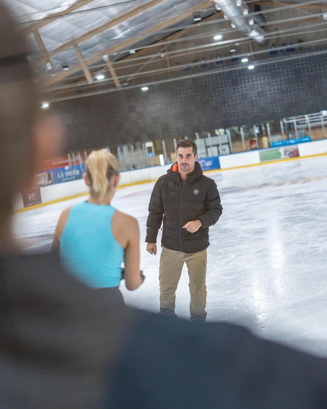 ハビエル・フェルナンデスさんのインスタグラム写真 - (ハビエル・フェルナンデスInstagram)「Wrapping up an incredible first week at #JFSummerCamp23 ⛸️  Words can't express how grateful we are for this unforgettable experience on the ice. ❄️🫶🏽  Thanks to the entire coaching team @brianorser @moment4life1990 @sonia_lafuente @afriramirez for their guidance, support, and enthusiasm throughout the week.  You've inspired us to push our limits and master new skills! 💪🏼  And thanks to @sirokocom for the wonderful outfits 💥 I share with you via stories a 10% discount to buy on Siroko's website 👀  See you next week!!! 🙌🏼🙌🏼  #jfsummercamp #jfsummercamp23 #javierfernandezskater #javierfernandez  #iamsiroko #siroko」8月3日 23時11分 - javierfernandezskater