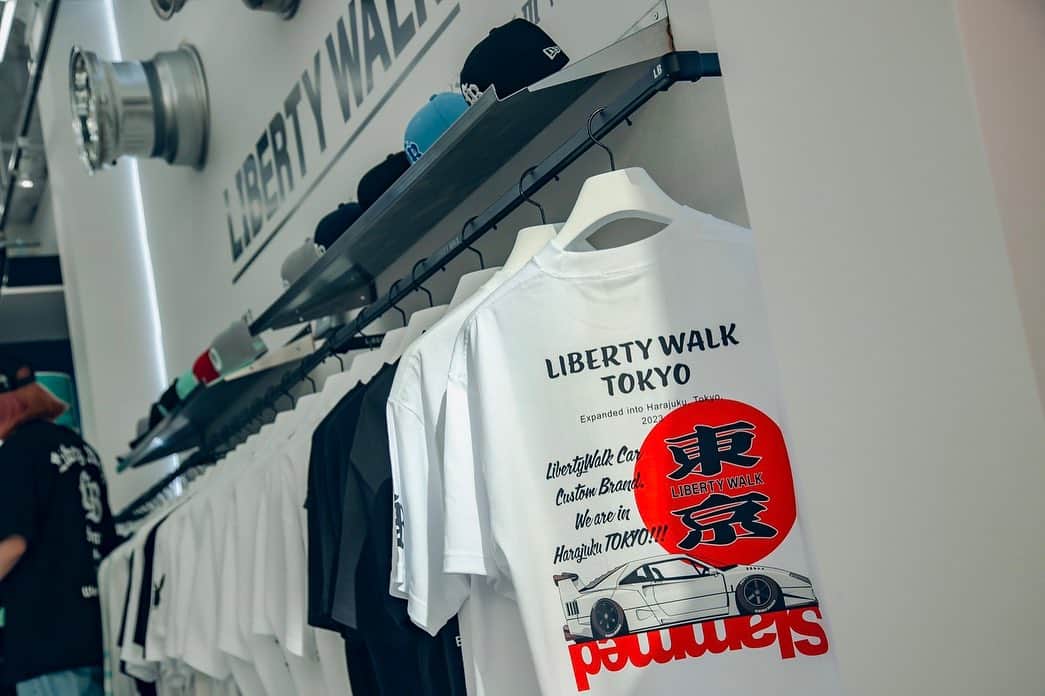 Wataru Katoさんのインスタグラム写真 - (Wataru KatoInstagram)「LIBERTY WALK TOKYO HARAJUKU OP😆 明日からfrom tomorrow, August 4th @libertywalk_tokyo_harajuku OP EVENT START😆 @libertywalk_carsales  @ferrari @tone_japan  @minigt #libertywalk #lbwk #lbworks #new#op#libertywalkharajuku  #minigt #tomorrow  #limitededtion#hobby #hotwheels #mini #jdm #nice#car#kids」8月3日 23時11分 - libertywalkkato