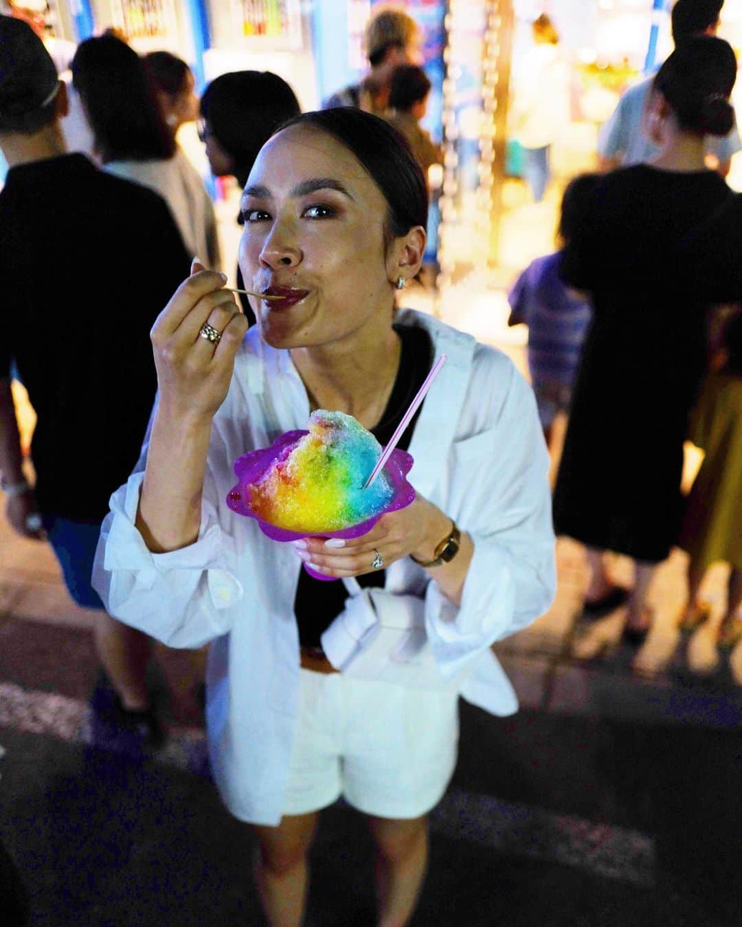 マディソン・チョックのインスタグラム：「Always snacking 🍧🍫🍦🍞🍈😋」