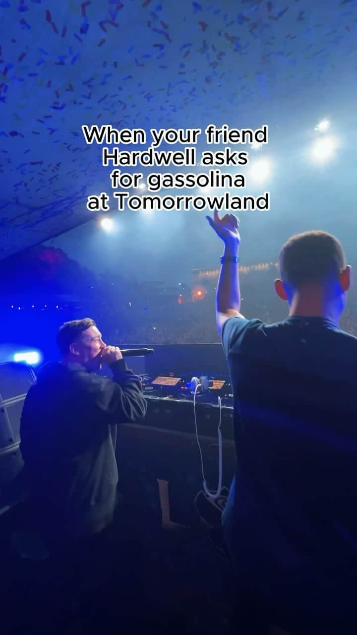 アフロジャックのインスタグラム：「when your friend @hardwell asks for gassolina at @tomorrowland 👀」