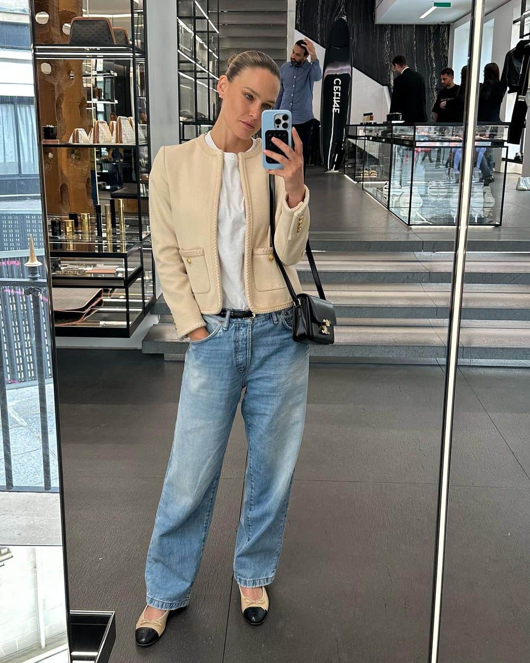 バー・ラファエリのインスタグラム：「🇫🇷」