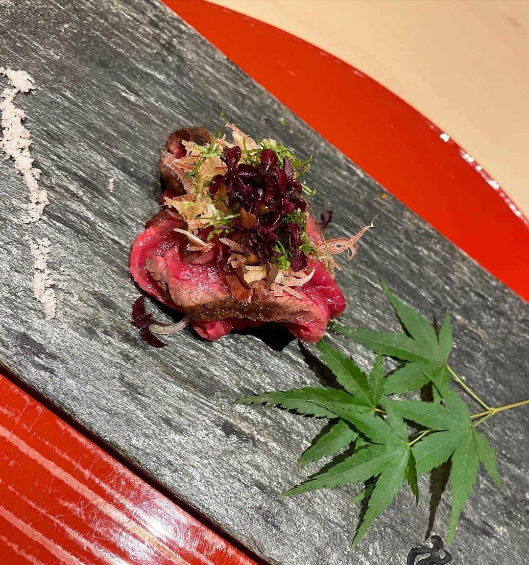 みくるんさんのインスタグラム写真 - (みくるんInstagram)「雪月花さん🌼  全１２種類の近江牛コース🐮 お肉好きな人も大満足のボリューミーなコース✨  焼きも茹でも蒸しも色々な味付けで食べれて 大将も気さくで楽しい有名店✨  #コンセプトカフェ#メイドカフェ#アールズカフェ#キャバクラ#名古屋キャバクラ#錦キャバ#japan#japanesegirl#メイド#コスプレ女子#コンカフェ嬢#肉女子#肉スタグラム#名古屋グルメ#肉割烹#雪月花」8月3日 23時23分 - milkurumin123