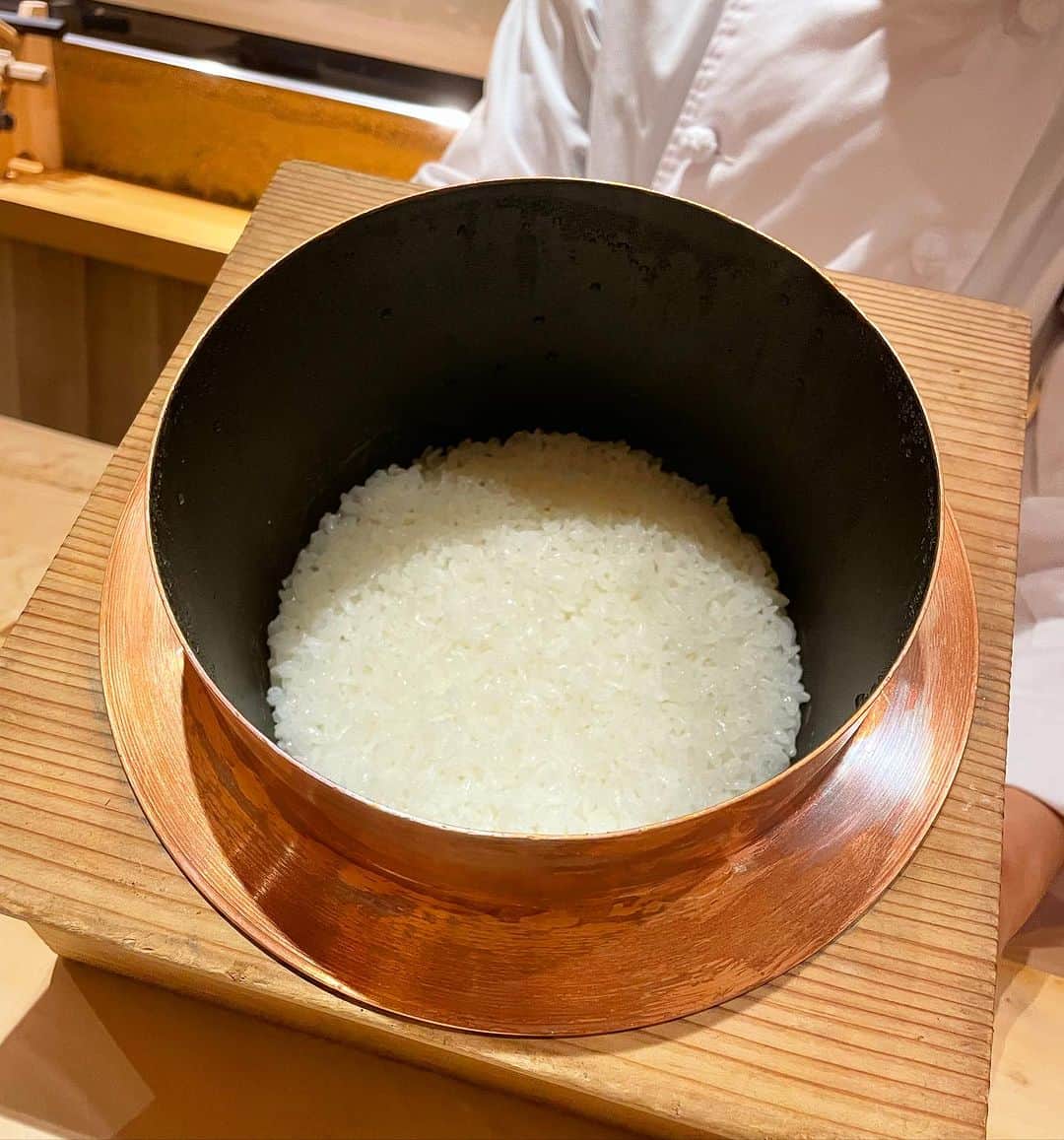 みくるんさんのインスタグラム写真 - (みくるんInstagram)「雪月花さん🌼  全１２種類の近江牛コース🐮 お肉好きな人も大満足のボリューミーなコース✨  焼きも茹でも蒸しも色々な味付けで食べれて 大将も気さくで楽しい有名店✨  #コンセプトカフェ#メイドカフェ#アールズカフェ#キャバクラ#名古屋キャバクラ#錦キャバ#japan#japanesegirl#メイド#コスプレ女子#コンカフェ嬢#肉女子#肉スタグラム#名古屋グルメ#肉割烹#雪月花」8月3日 23時23分 - milkurumin123