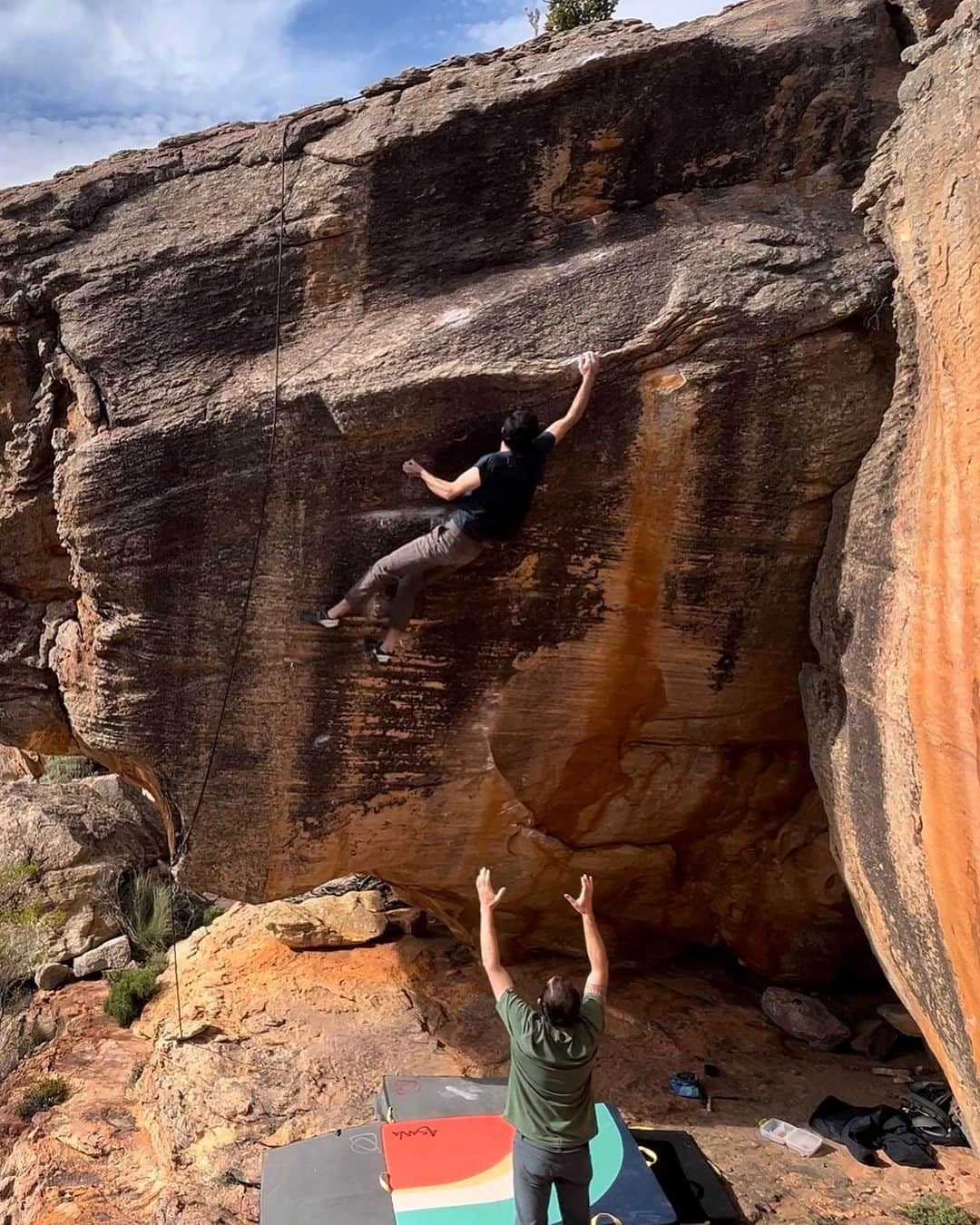 ポール・ロビンソンのインスタグラム：「Before leaving South Africa, I managed to make the 2nd? Ascent of @nalle_hukkataival ‘s “Digital Populism,” V13/8B. Such a sick line and one that was worth the pretty miserable hike to get out there! #bouldering photo: @frank__decaro」