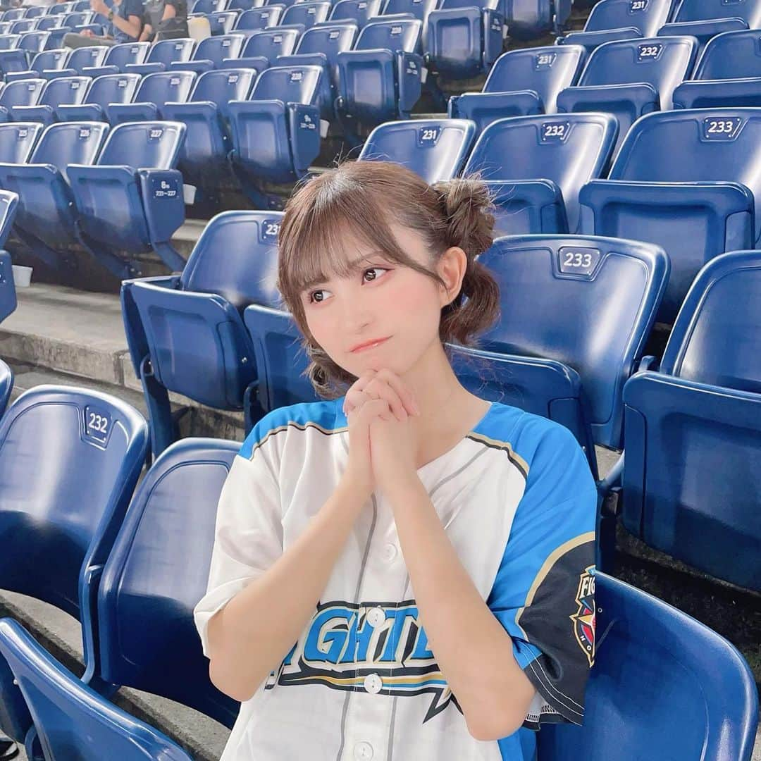 金澤有希さんのインスタグラム写真 - (金澤有希Instagram)「久しぶりの観戦⚾️ そして初ZOZOMARINE🪄  やっぱたのし〜〜〜！！  #lovefighters #zozoマリンスタジアム #zozomarinestadium #fighters #ファイターズ #ファイターズ女子」8月3日 23時41分 - yuuki_kanazawa0501