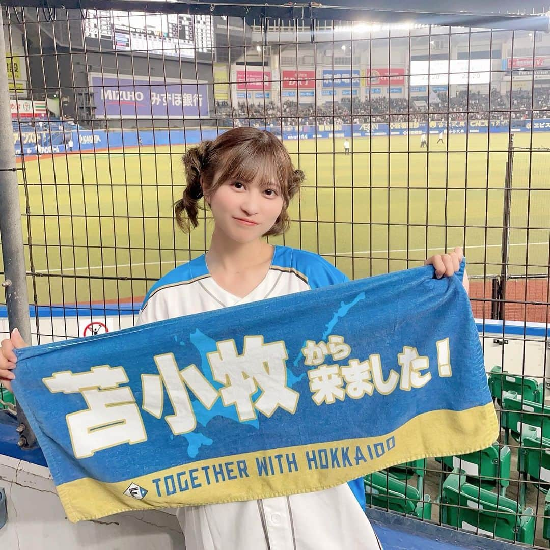 金澤有希のインスタグラム：「久しぶりの観戦⚾️ そして初ZOZOMARINE🪄  やっぱたのし〜〜〜！！  #lovefighters #zozoマリンスタジアム #zozomarinestadium #fighters #ファイターズ #ファイターズ女子」