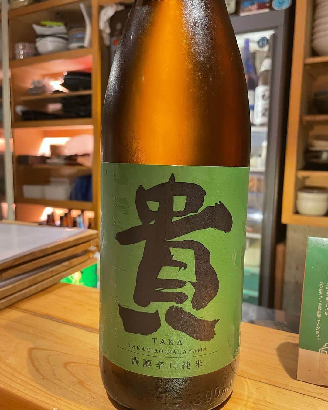 須田亜香里さんのインスタグラム写真 - (須田亜香里Instagram)「私がお店でよく言う言葉は 「辛口の日本酒でおすすめください」🍶 どれも本当に美味しかった。 一杯ずつ飲むと日本中旅できてるみたいで好き。 でもいつも何飲んだか忘れるからこれからは写真があれば #あかりさんのお酒 #あかりさんの一杯  どっちがいいかな？記録します😂 #日本酒 #飛露喜 #墨廼江 #天狗舞 #貴 #シメは瓶ビール @samukashiwagi さんごちそうさまでした✨ これからの作戦会議もたくさんしたので皆様お楽しみに😋」8月4日 0時03分 - akarisuda
