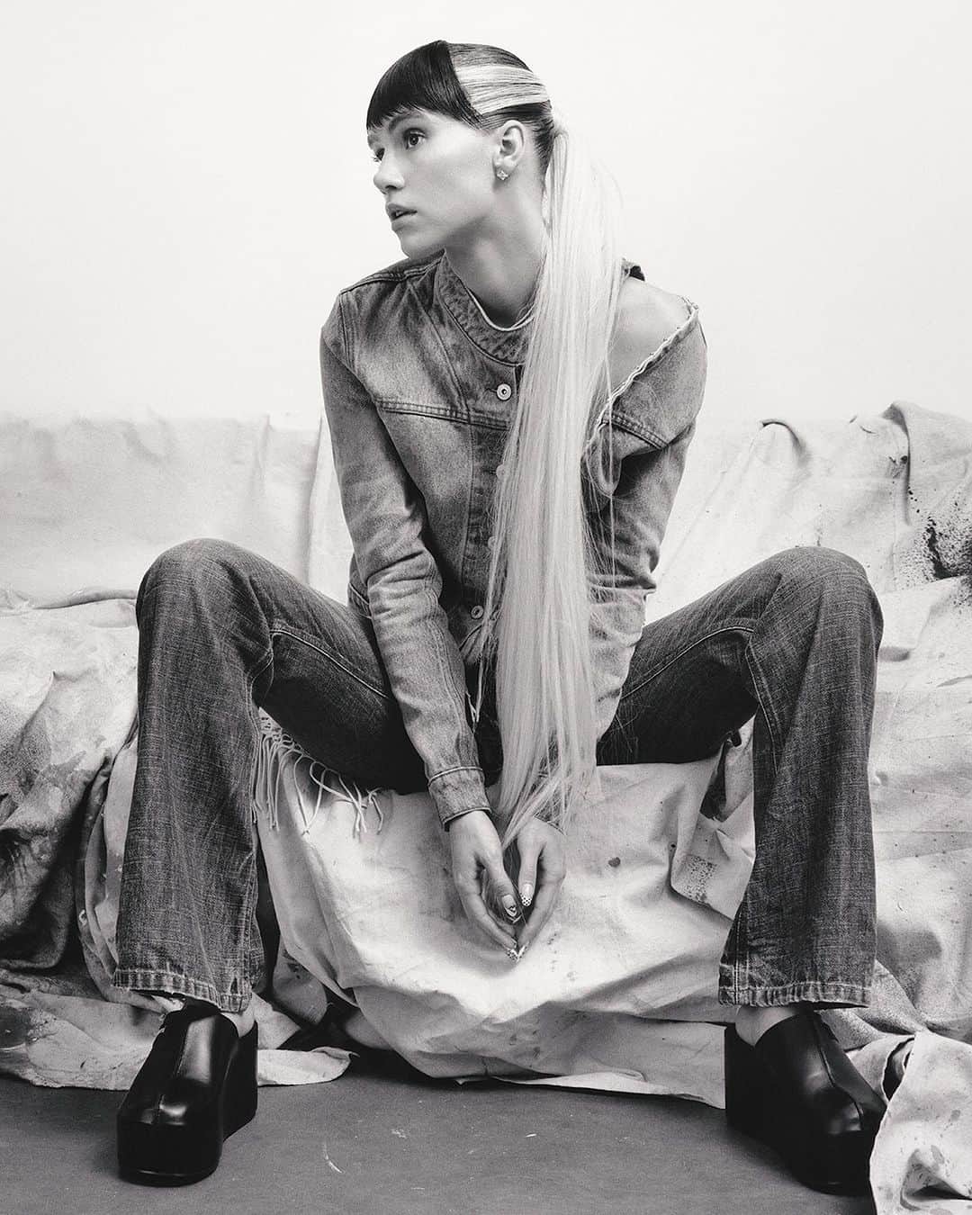 のインスタグラム：「Ty so much to this brilliant talented team! @ssense 💕 Interview: Emily Kirkpatrick (@yungkirk666) Photography: Grace Ahlbom (@sk8rmom420) Styling: Zara Mirkin (@zaraeloise)  Hair: Sonny Molina / Streeters (@sonnymolinahair)  Makeup: Kuma / Streeters (@kuma1206)  Nails: Mei / 13 Market Management (@nailsbymei)  Set Design: Griffin Stoddard / Streeters (@griffin.stoddard)  Photography Direction: Michael Quinn (@_mq______)  Casting: Greg Krelenstein / gk-ld (@gkldprojects, @itboygregk)  Production: The Morrison Group (@themorrisongroup, @girlmoss_)」