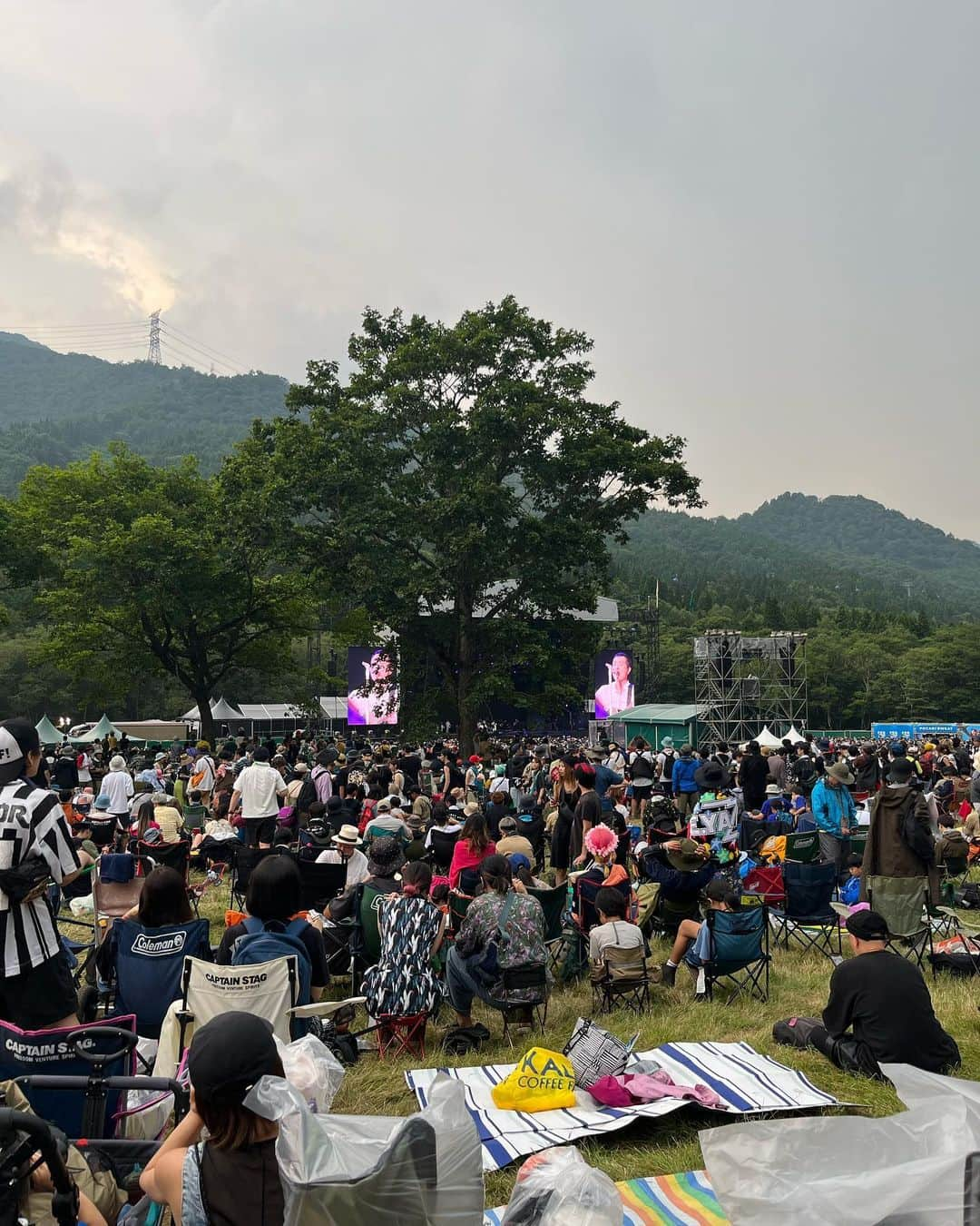 奥浜レイラさんのインスタグラム写真 - (奥浜レイラInstagram)「THANK YOU FUJIROCK FESTIVAL'23 DAY1🥳🎉 この日は会場内のあちこちからレポートしました！ 様子は後日Festival Junkie Podcastで🫡津田さん、きむねえありがとう🫶とんぼに好かれやすい日☺️ #fujirockfestival2023  #フジロック #フジロックフェスティバル2023  #frf23  #festivaljunkiepodcast」8月3日 23時59分 - laylaokuhama