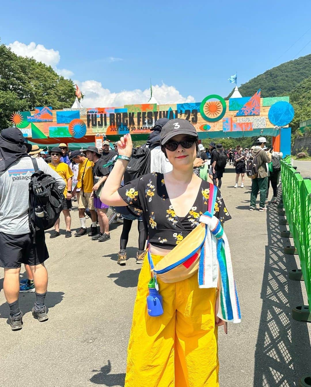 奥浜レイラさんのインスタグラム写真 - (奥浜レイラInstagram)「THANK YOU FUJIROCK FESTIVAL'23 DAY1🥳🎉 この日は会場内のあちこちからレポートしました！ 様子は後日Festival Junkie Podcastで🫡津田さん、きむねえありがとう🫶とんぼに好かれやすい日☺️ #fujirockfestival2023  #フジロック #フジロックフェスティバル2023  #frf23  #festivaljunkiepodcast」8月3日 23時59分 - laylaokuhama