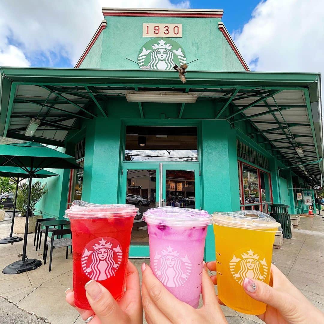 Starbucksのインスタグラム：「Rainbow refreshment. 🌈 📷: @alohawaiigram808」