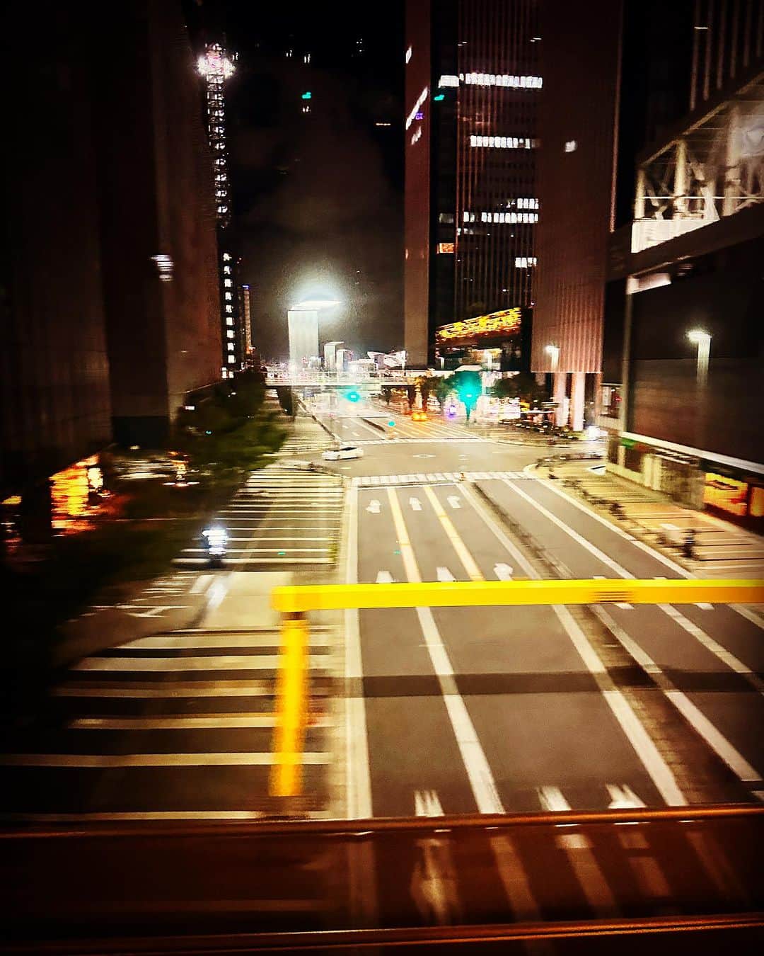 JILLのインスタグラム：「HI👋夜の名古屋👋 こんばんはぁ〜👋  新潟⇒名古屋 駆け抜けたぁ。  明日ね〜👋 ライブ、楽しみ💓 おやすみなさい💤 良い夢を〜🛌  強行スケジュールだったけど 新潟を訪れて 確かな手ごたえを感じたので 満ちたりて寝まぁーす👍  8月04日_名古屋ダイアモンドホール 8月05日_大阪クラブクワトロ —————————————- PERSONZ「I AM THE BEST TOUR」 6月18日_高知県立県民文化ホール グリーンホール 6月24日_札幌CUBE GARDEN 7月02日_ヒューリックホール東京 7月22日-仙台rensaホール 7月23日_函館金森ホール 8月04日_名古屋ダイアモンドホール 8月05日_大阪クラブクワトロ 8月11日_新潟LOTS 8月12日_高崎芸術劇場スタジオシアター 8月26日_福岡電気みらいホール —————————————-  #jillpersonz  #personz  #youtubepersonzチャンネル #note  #jillpersonz  #エアプレ #JILLプレ #ラジオ高崎 #三味線JILL屋」