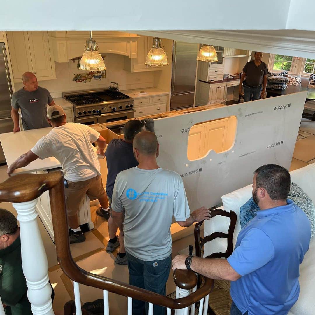 スーザン・ルッチさんのインスタグラム写真 - (スーザン・ルッチInstagram)「Renovation continues!!! New kitchen countertops —game changer!!! So exciting!!!💃🏽💃🏽💃🏽」8月4日 0時06分 - therealsusanlucci