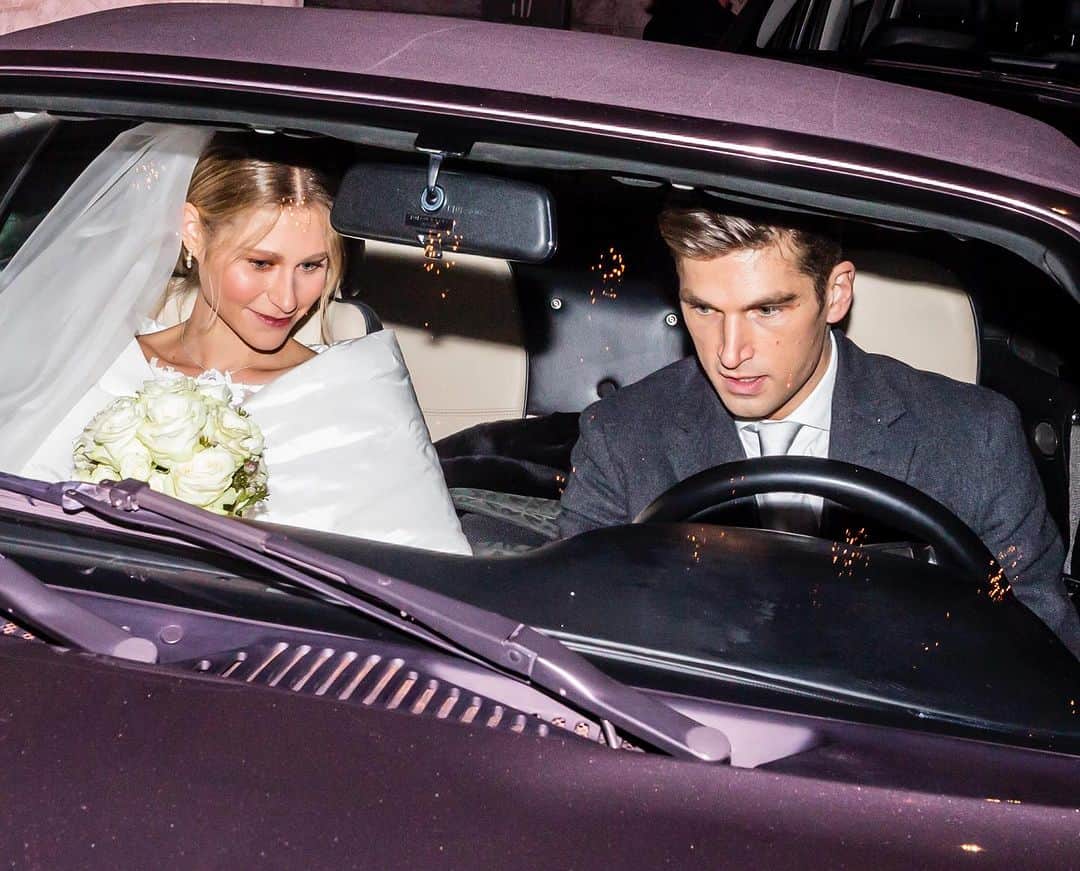 カロリーナ・モスケーニのインスタグラム：「“Unforgettable that's what you are Unforgettable though near or far Like a song of love that clings to me How the thoughts of you goes things to me Never before has someone been more.” #unforgettable #memories #love #weddingphotography」