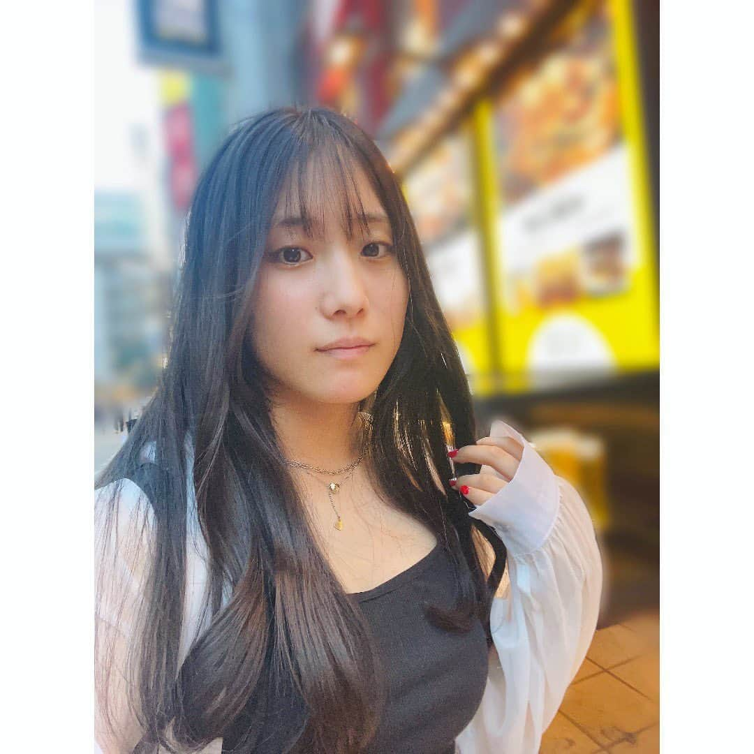 駿河メイさんのインスタグラム写真 - (駿河メイInstagram)「New Hair 🍎  I got bangs🤍」8月4日 0時15分 - mei_gtmv