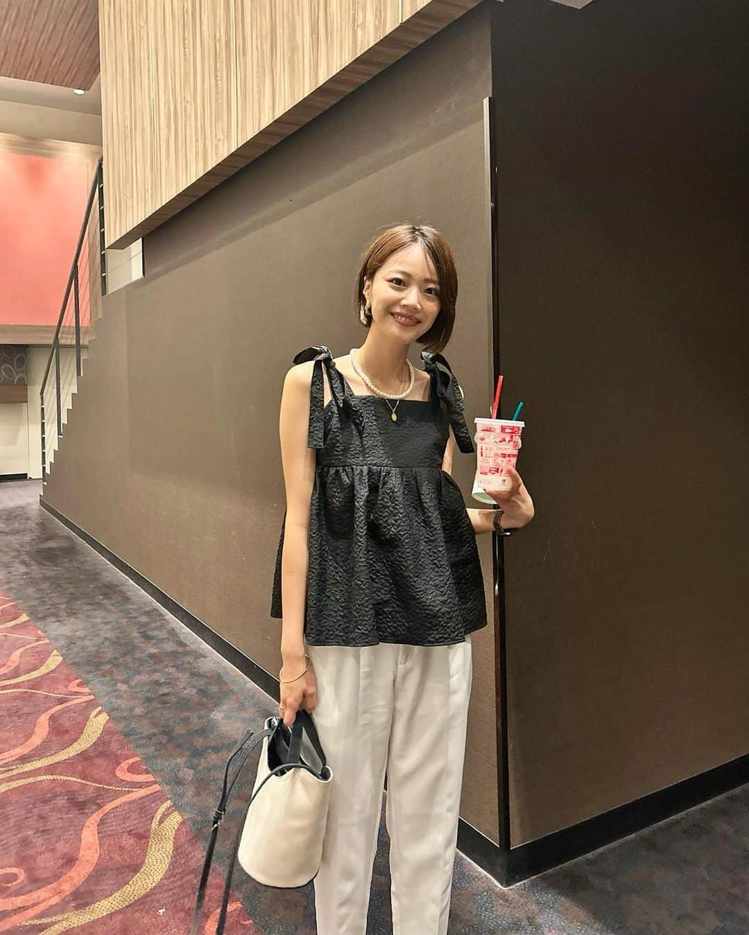 藤野結衣さんのインスタグラム写真 - (藤野結衣Instagram)「@momentplus.official   最近映画館行きがち🎬🍿 特にレイトショーが好き。🌙 . . . . #映画館 #movies #君たちはどう生きるか #夏コーデ #momentplus #モーメントプラス #ショートヘア」8月4日 8時45分 - yui_fujino