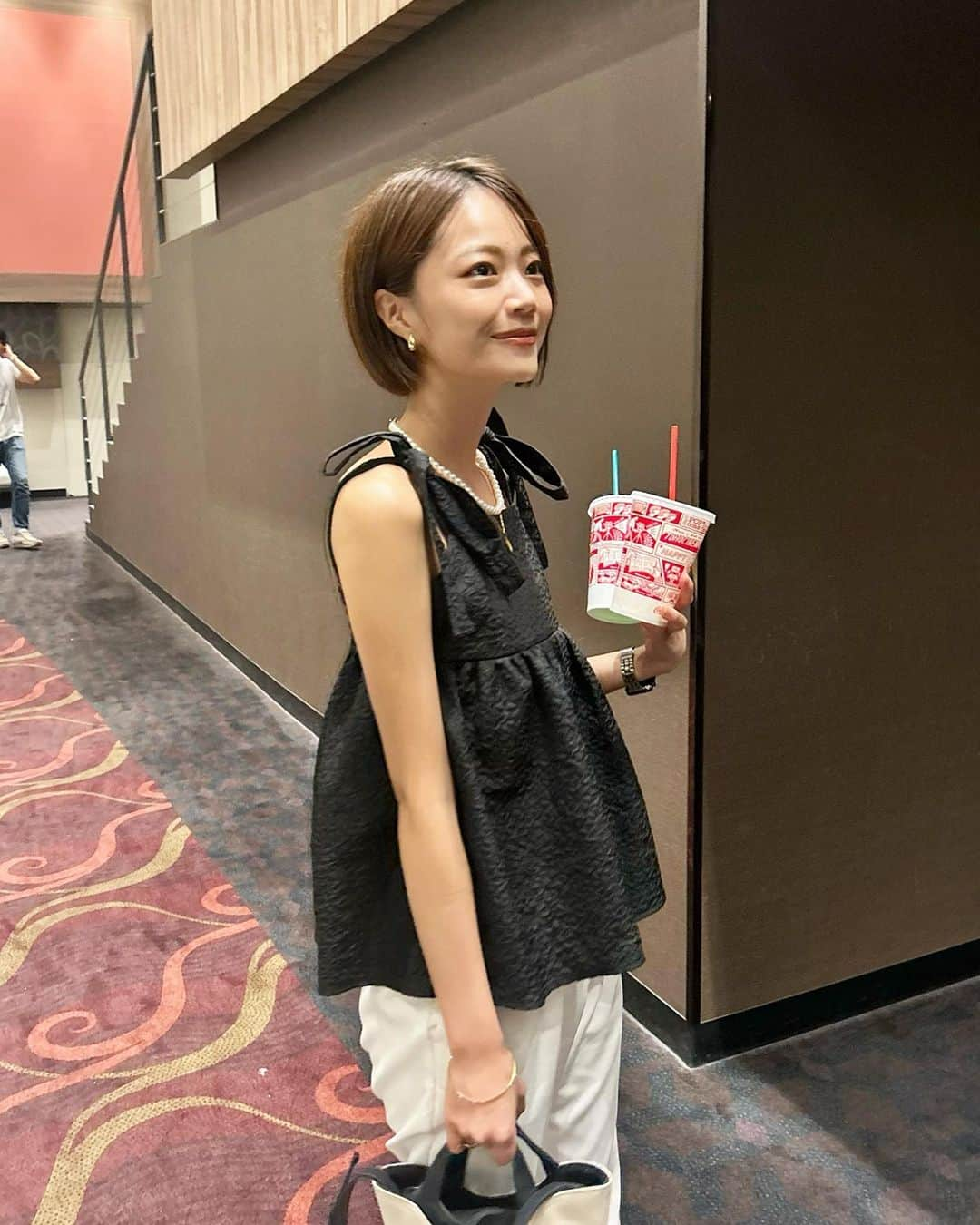 藤野結衣さんのインスタグラム写真 - (藤野結衣Instagram)「@momentplus.official   最近映画館行きがち🎬🍿 特にレイトショーが好き。🌙 . . . . #映画館 #movies #君たちはどう生きるか #夏コーデ #momentplus #モーメントプラス #ショートヘア」8月4日 8時45分 - yui_fujino