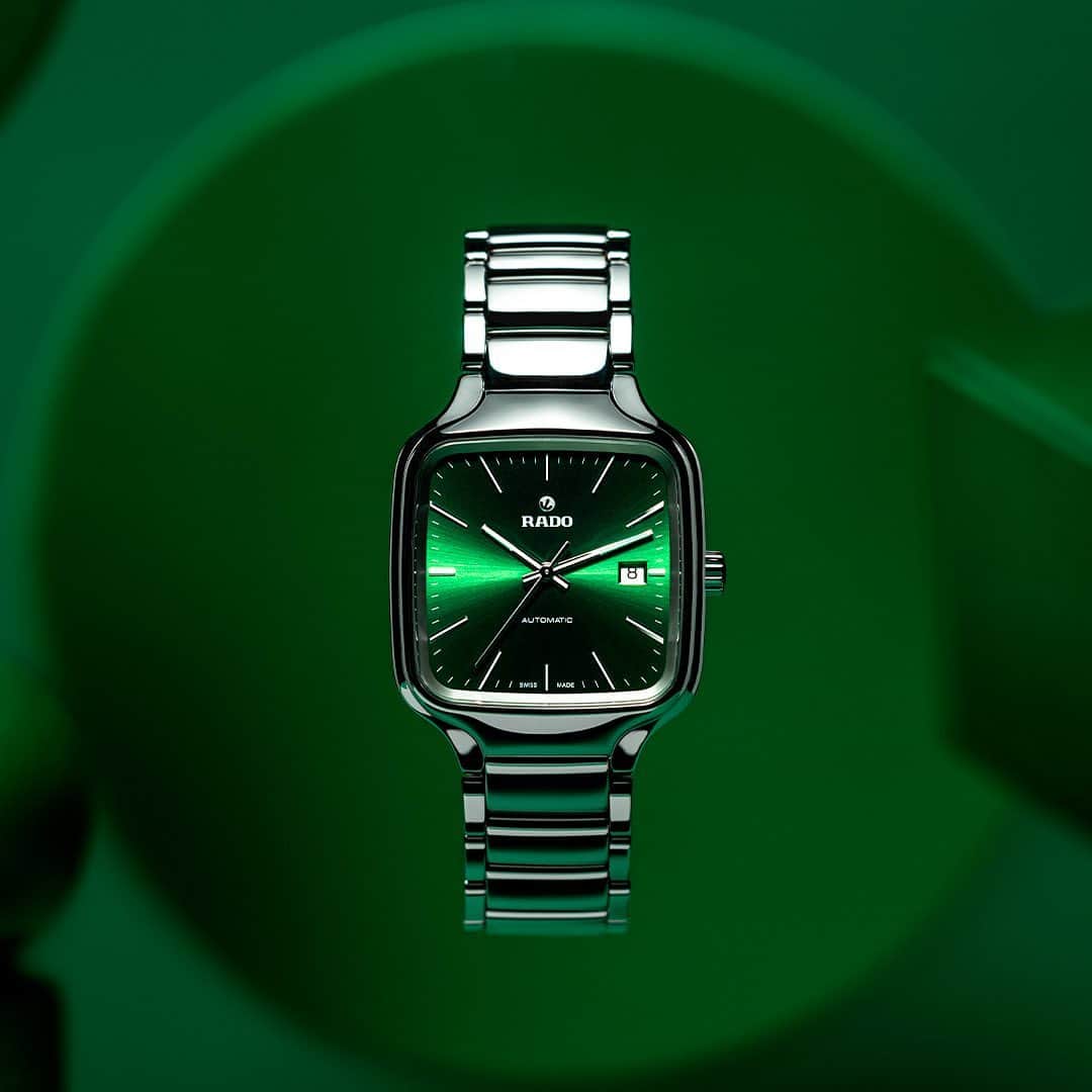 ラドーさんのインスタグラム写真 - (ラドーInstagram)「Rado’s iconic square design, in green.  The plasma high-tech ceramic case and bracelet make the True Square lightweight, scratch-resistant, and comfortable. Adding to the elegance of this timepiece is the exquisite green dial.  #Rado #RadoTrueSquare #CeramicWatch #Feelit」8月4日 0時18分 - rado