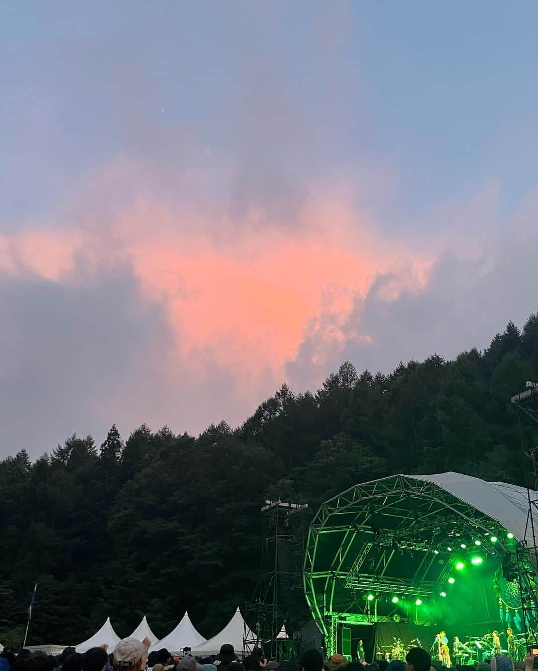 奥浜レイラさんのインスタグラム写真 - (奥浜レイラInstagram)「FUJIROCK FESTIVAL'23  すばらしかったGEZAN with Million Wish CollectiveからスタートのDAY2🌞 会場内での再会が多かった日🫶 #fujirockfestival2023 #フジロックフェスティバル2023 #FRF23 #fujirockfestival」8月4日 0時19分 - laylaokuhama