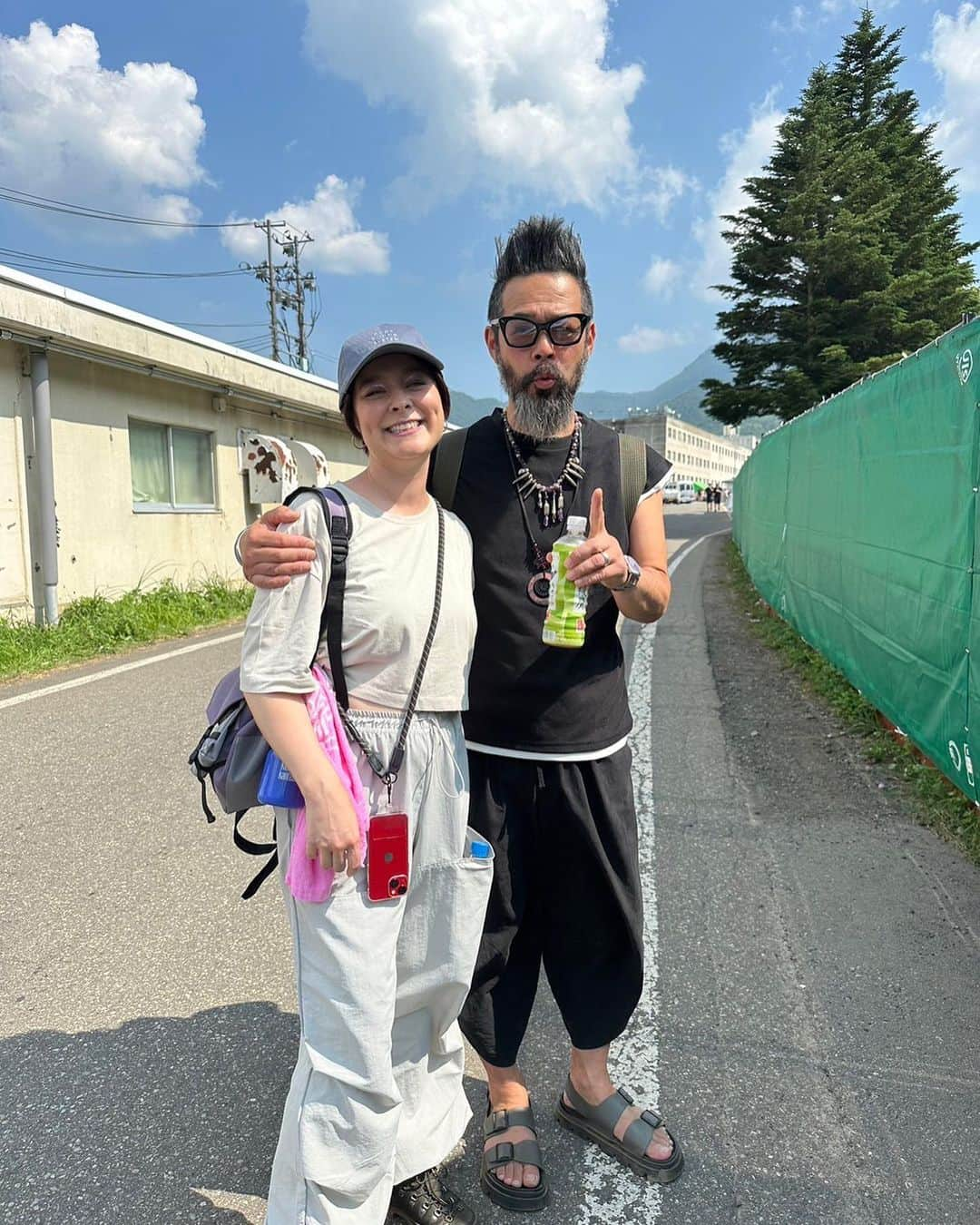 奥浜レイラさんのインスタグラム写真 - (奥浜レイラInstagram)「FUJIROCK FESTIVAL'23  すばらしかったGEZAN with Million Wish CollectiveからスタートのDAY2🌞 会場内での再会が多かった日🫶 #fujirockfestival2023 #フジロックフェスティバル2023 #FRF23 #fujirockfestival」8月4日 0時19分 - laylaokuhama