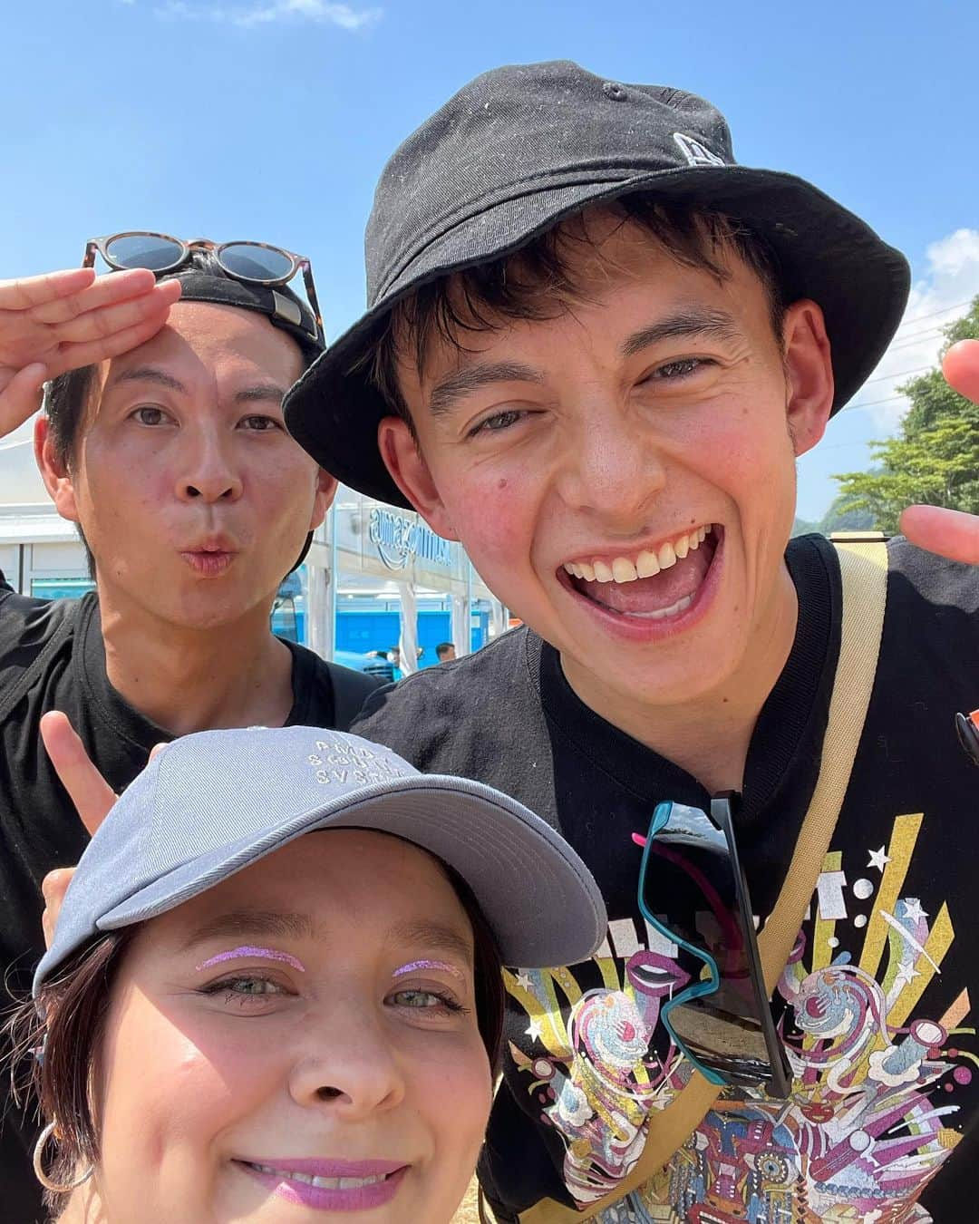 奥浜レイラのインスタグラム：「FUJIROCK FESTIVAL'23  すばらしかったGEZAN with Million Wish CollectiveからスタートのDAY2🌞 会場内での再会が多かった日🫶 #fujirockfestival2023 #フジロックフェスティバル2023 #FRF23 #fujirockfestival」