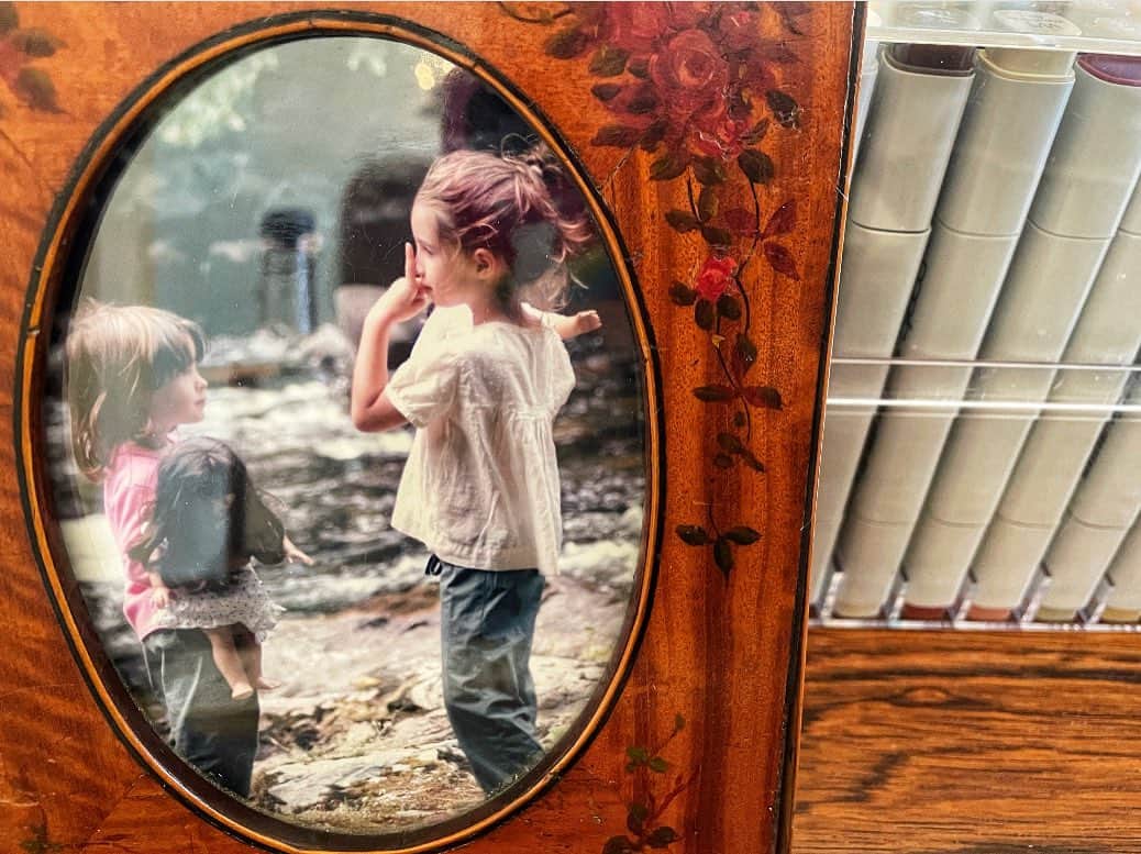 シェヘラザード・ゴールドスミスのインスタグラム：「I love this ❤️ Cross eye lessons, many moons ago.」