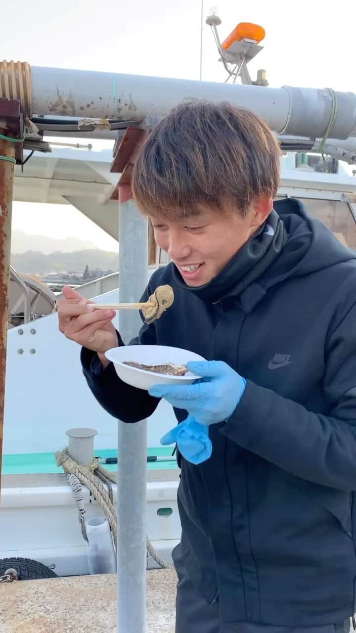 佐伯三貴のインスタグラム：「もりみょん移籍ってとっても寂しいけど、その愛くるしいキャラで新天地での活躍陰ながら応援してます❣️  食レポ下手だけど頑張れ！笑 ゴルフも微妙だけど頑張れ！笑 お歌も微妙だけど頑張れ！笑 サッカーは天才的だからそのままで！笑  怪我せずね😉  最後までユニフォームくれなかったもりみょん。笑  いってらっしゃい👋」