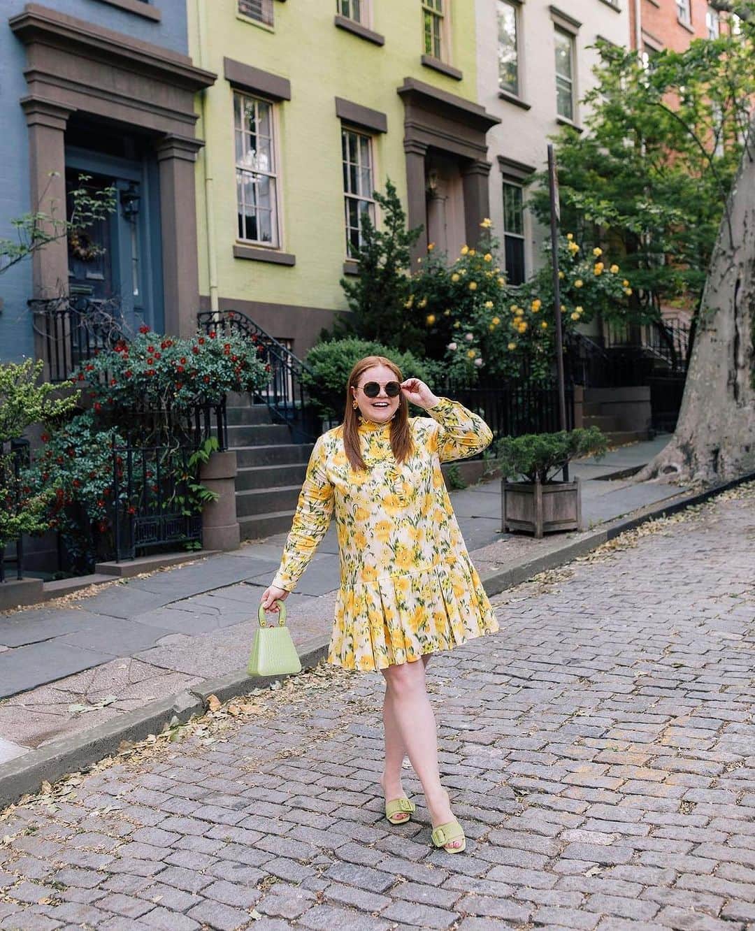 サムエデルマンのインスタグラム：「@allieprovost is the embodiment of summer in our Deacon Beaded Sandal  Tap to shop. #samedelman」