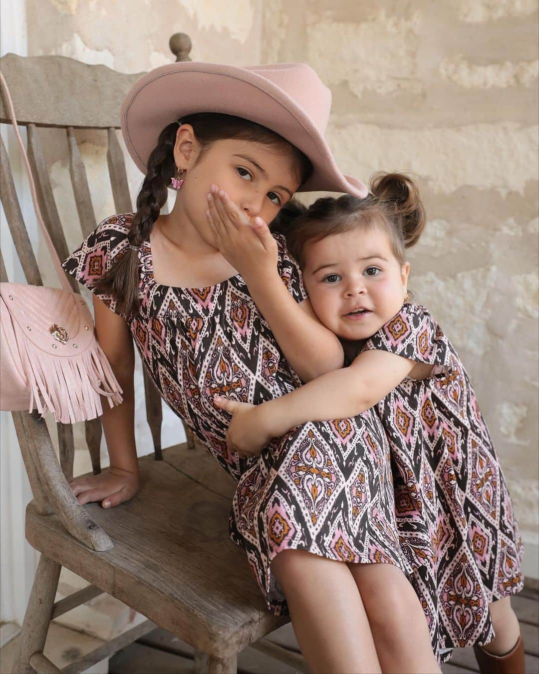 Sazan Hendrixさんのインスタグラム写真 - (Sazan HendrixInstagram)「Hang on like Amari y’all! The countdown to fall begins! 🤣Dressed the girls in head to toe cuteness from @childrensplace! Ya’ll think Amari will make the same face in the last slide when they look back on their childhood and remember a mom who was *slightly* obsessed with the matching outfits era 🤠 #ad #matchingoutfits」8月4日 0時24分 - sazan