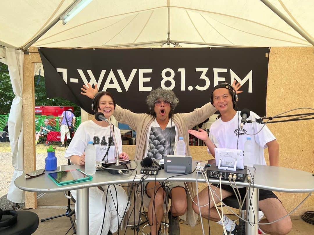 奥浜レイラのインスタグラム：「FUJIROCK FESTIVAL'23 DAY3🎙🫠 最終日はJ-WAVEの公開収録からスタート！フェスとソーシャルグッド、大切なことを話し合いました。放送は9月18日です💪🏻 ゲストの佐藤タイジさんありがとうございました🙏🏻 会場内の取材、アーティストインタビューもお楽しみに！ #fujirockfestival2023 #フジロックフェスティバル2023 #FRF23 @fujirock_jp  @jwave813」