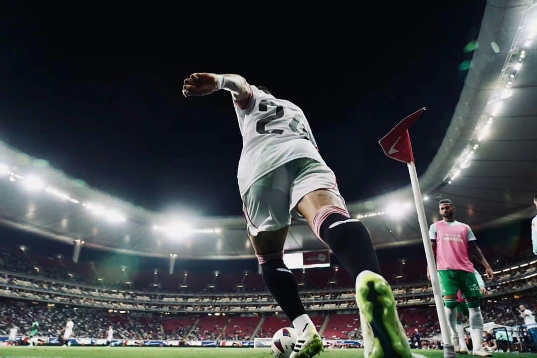 アレハンドロ・ゴメスさんのインスタグラム写真 - (アレハンドロ・ゴメスInstagram)「Gracias Guadalajara y toda la gente de México por el afecto de estos días! Ganamos el derby y seguimos preparándonos para el inicio de @laliga」8月4日 0時37分 - papugomez_official