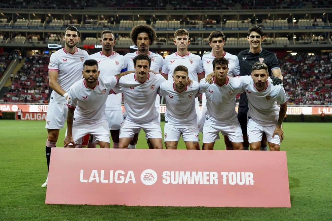 アレハンドロ・ゴメスさんのインスタグラム写真 - (アレハンドロ・ゴメスInstagram)「Gracias Guadalajara y toda la gente de México por el afecto de estos días! Ganamos el derby y seguimos preparándonos para el inicio de @laliga」8月4日 0時37分 - papugomez_official