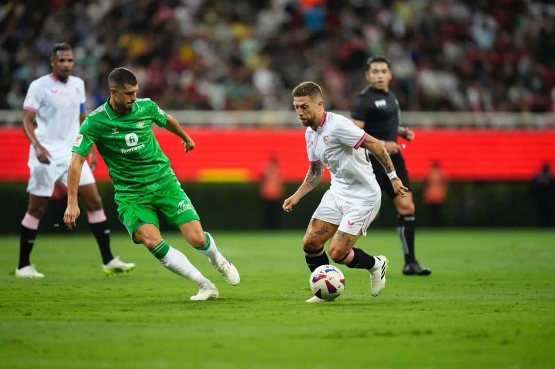 アレハンドロ・ゴメスのインスタグラム：「Gracias Guadalajara y toda la gente de México por el afecto de estos días! Ganamos el derby y seguimos preparándonos para el inicio de @laliga」