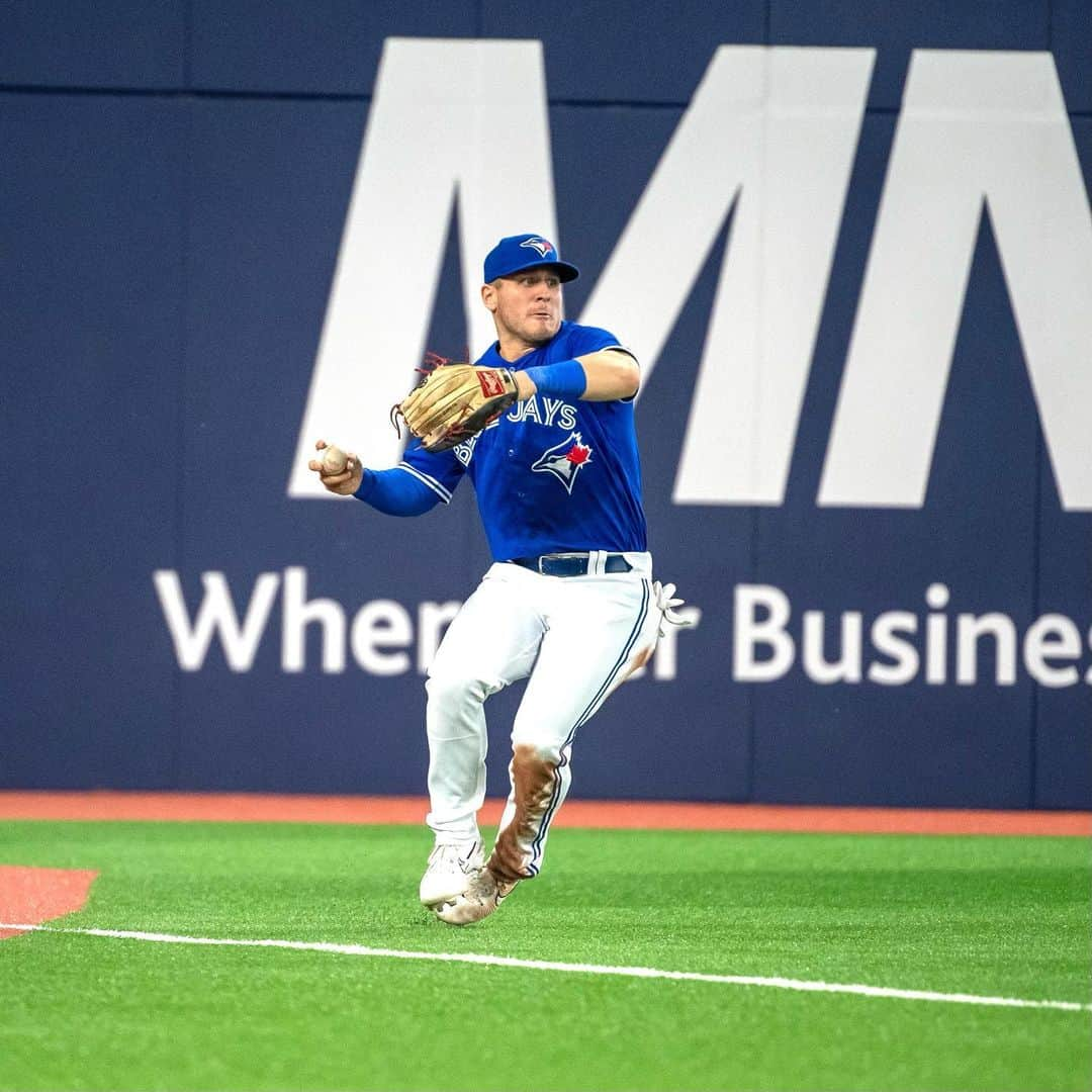 トロント・ブルージェイズさんのインスタグラム写真 - (トロント・ブルージェイズInstagram)「Congratulations to Daulton Varsho on being named our 2023 #HeartAndHustle Award Winner! 🏆」8月4日 0時38分 - bluejays