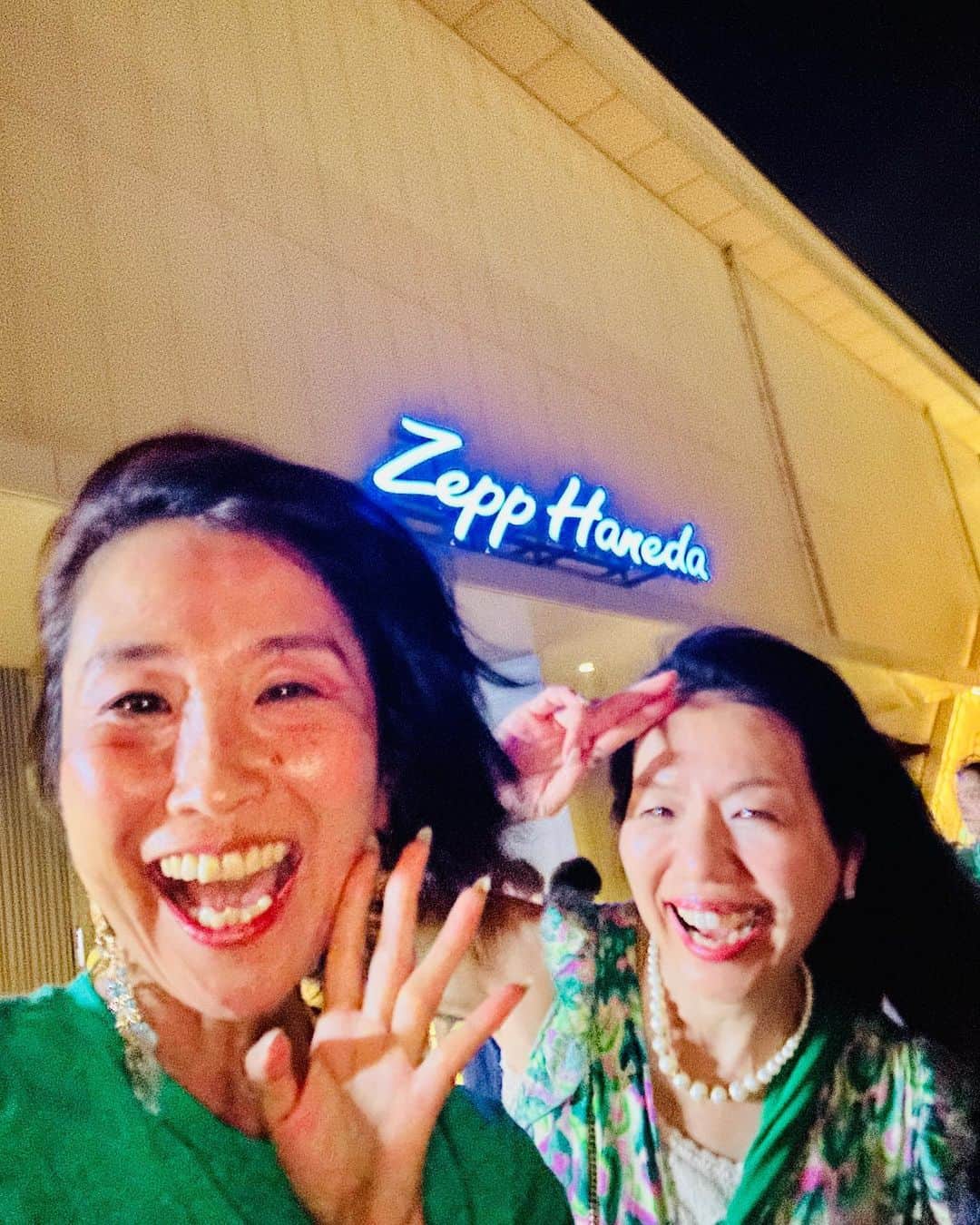 杉山明子さんのインスタグラム写真 - (杉山明子Instagram)「『COLORZ 2023 powerded by SHEIN』in TOKYO ✨ 行ってきたよ〜！  めちゃくちゃ盛り上がった！！  音楽とファッションのイベント、最高✨✨  昨年日本中の各都市を盛り上げたCOLORZが今年開催決定！今年は全国6都市での公演！多くのアーティストが参加予定で、音楽とファッションを楽しもう！ 詳しくはCOLORZ公式サイトをチェック♪ 公式サイトURL：https://colorz.tokyo    それぞれの開催場所で、ドレスコードがあるの💚💙❤️ 楽しいよね🌈  東京は、緑💚だったから、SHEINTシャツを着て、GO❣️ 会場が緑で埋め尽くされてた🍀  ▼出演者情報 ・8月2日(水) Girls² / OCEANS / 朝日ななみ / 石川涼楓 / 大和田南那 / 折田涼夏 / KAZUE(CYBERJAPAN DANCERS) / 加藤栞 / KANAE(CYBERJAPAN DANCERS) / 金子みゆ / 花音 / KAREN(CYBERJAPAN DANCERS) / 岸明日香 / 兒玉遥 / 冴木柚葉 / 杉本愛莉鈴 / 高見侑里 / 田辺莉咲子 / 徳本夏恵 / 早河ルカ / HARUKA(CYBERJAPAN DANCERS) / ひなたまる / 古田愛理 / りかりこ / ロン・モン  ドレスコード👗緑で、会場が 緑で埋め尽くされててワクワクした🍀  　 ❤️SHEIN❤️ @shein_japan  @sheinofficial   COLORZ オリジナルTシャツ presented by SHEIN❤️ 4,000円  クーポンコード：CLZ23 割引率：0〜5999円 15%オフ，6,000円以上20%オフ 有効期限：~2023/08/31  #SHEIN #SHEINコーデ #COLORZwithSHEIN2023 #SHEINlovesTokyo #beSHEINモデル」8月4日 0時50分 - akikopeanut