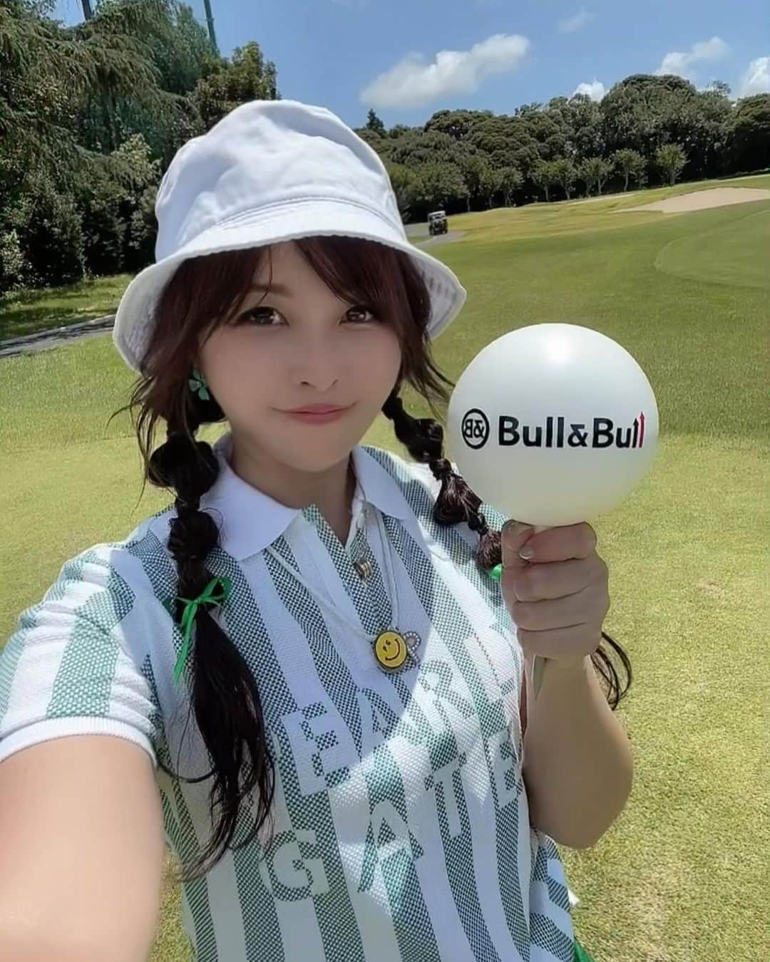 mikaさんのインスタグラム写真 - (mikaInstagram)「♥︎︎∗︎*  💚Regina Open 2023💚  @bull__and__bull のイベントホール  ３つのピンがあるpar3⛳️ ショートホールで乗ったらクツ下チャンス✨  手前からギリギリ乗ったよー🙌 @bull__and__bull のウエアはモノトーンが 多めで色んなウエアに合わせやすいよ🤍🖤  #bullandbull #reginaopen2023 #pr #レジーナオープン #ゴルフ #ゴルフ女子 #golf #イベントホール」8月4日 0時51分 - _mika.___