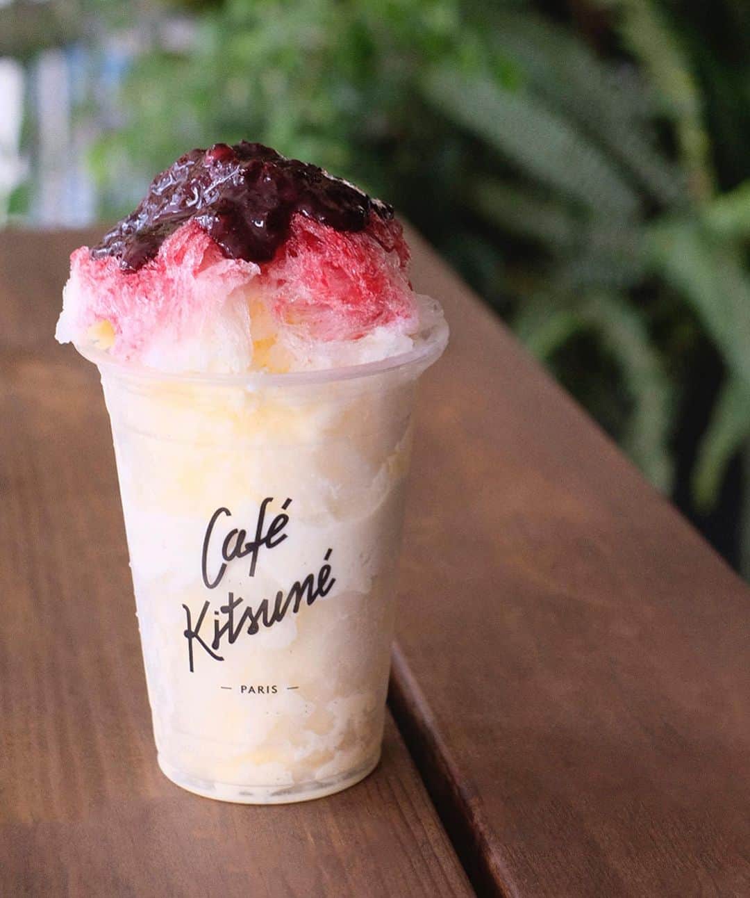 Café Kitsuné Parisさんのインスタグラム写真 - (Café Kitsuné ParisInstagram)「A summer specialty not to be missed at #CafeKitsuneShibuya 🍧🇯🇵  Come discover our exclusive ‘Kakigori' - the perfect dessert for these hot days, made with Shinshu shaved ice, homemade pudding and a sweet sauce on top, available in three different flavors:  🌿 ‘Matcha’  ☕️ ‘Cappuccino’  🫐 ‘Mixberry & Coconut’  Which one would you like to try? - 👉 Café Kitsuné Shibuya ⁠ Miyashita Park 2F 6-20 Jingumae, ⁠Shibuya-ku, Tokyo, Japan ⁠ Monday-Sunday: 11am-8pm⁠」8月5日 17時00分 - cafekitsune