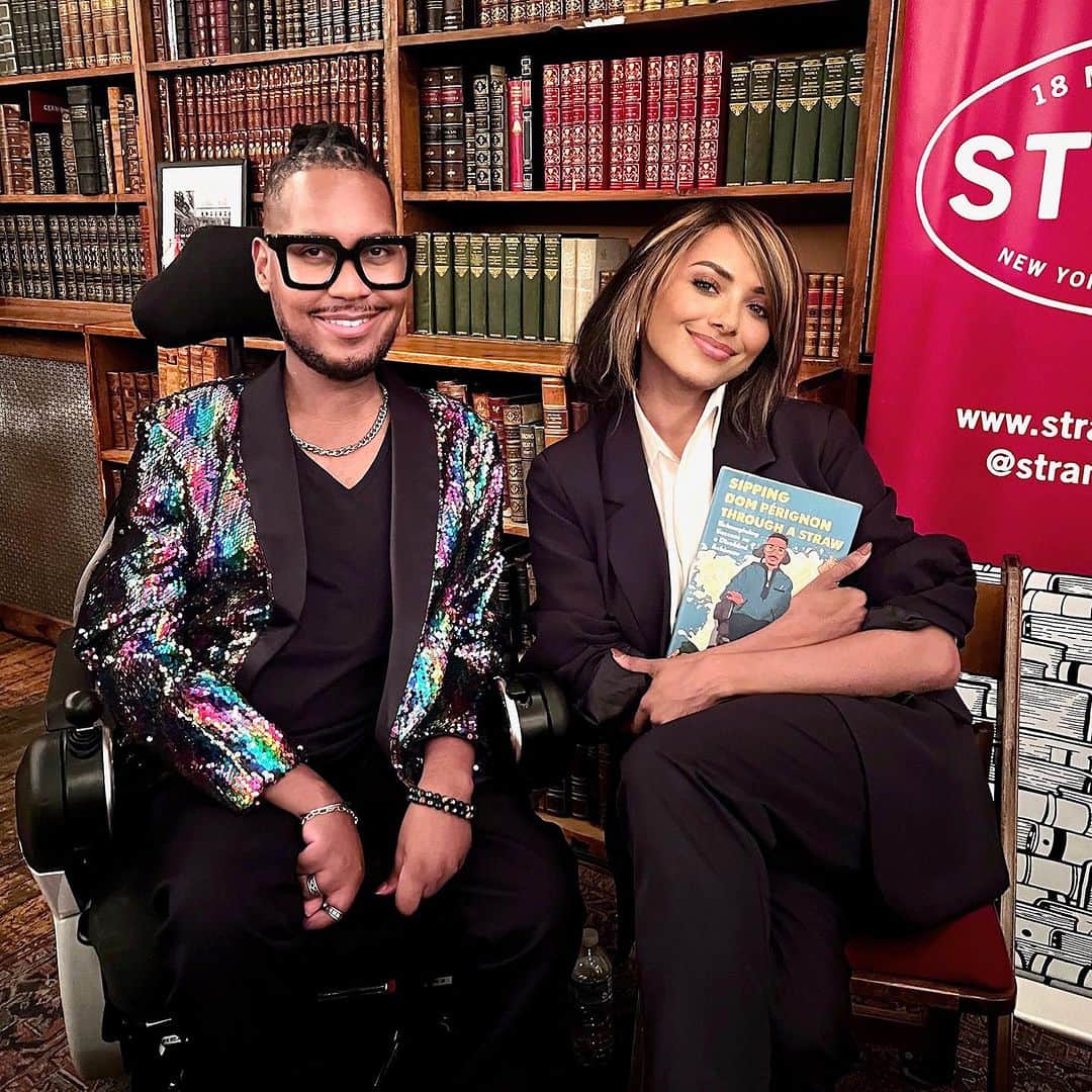 カテリーナ・グレアムのインスタグラム：「All hands on deck!!! @eddiendopu’s book just dropped and we need to hit the 2K mark for Eddie to make HISTORY as the first Black gay disabled author to debut on the #newyorktimesbestseller list. Link in my bio. Grab a copy NOW.」